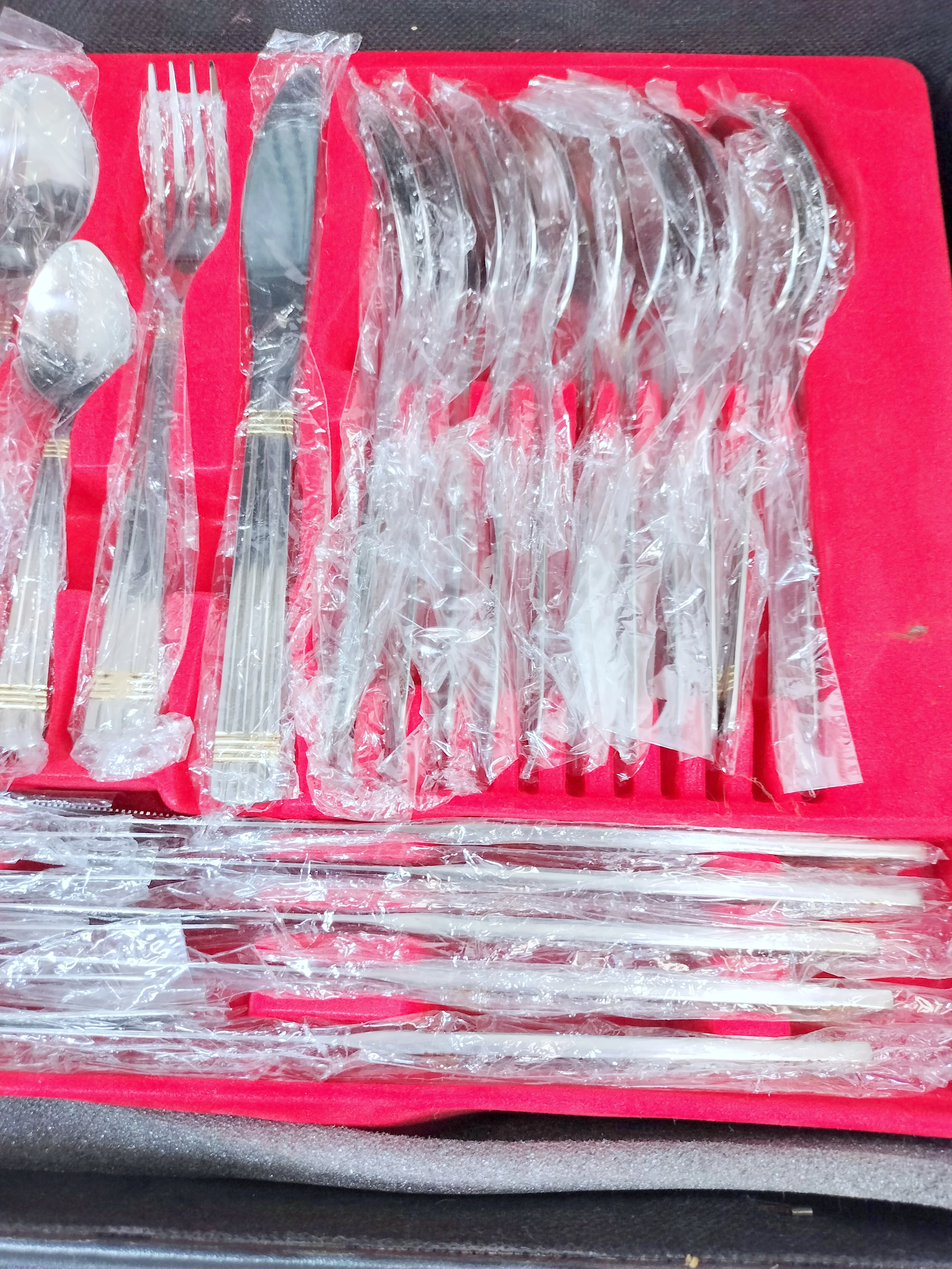 komplet-sztuccow-sztucce-edelstahl-rostfrei-12-os-material-wykonania-metal