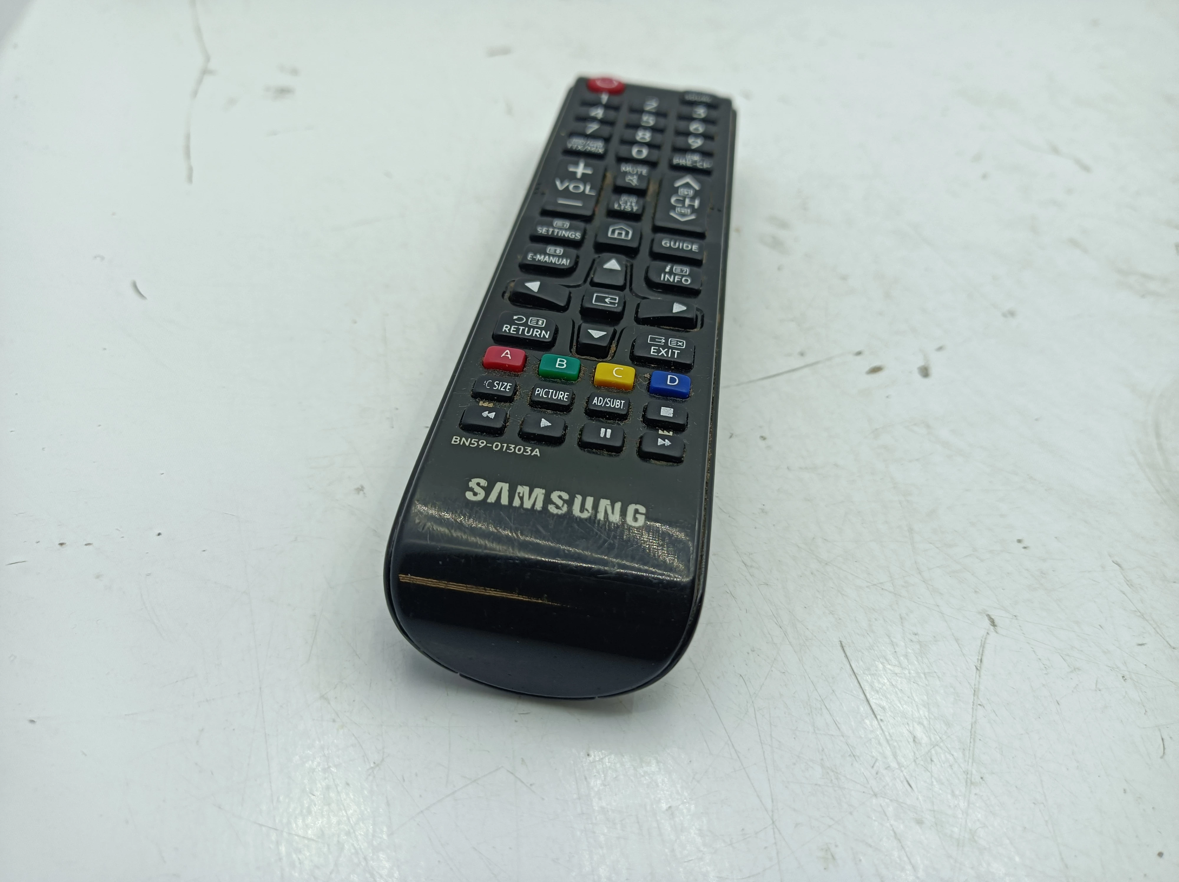 telewizor-samsung-ue50nu7092u-pilot-przekatna-ekranu-cale-50