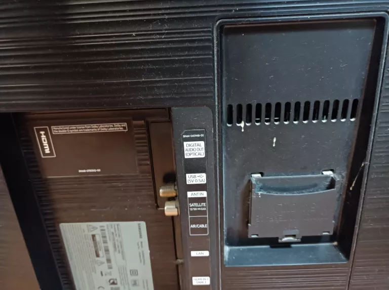 telewizor-samsung-ue50nu7092u-pilot-marka-samsung