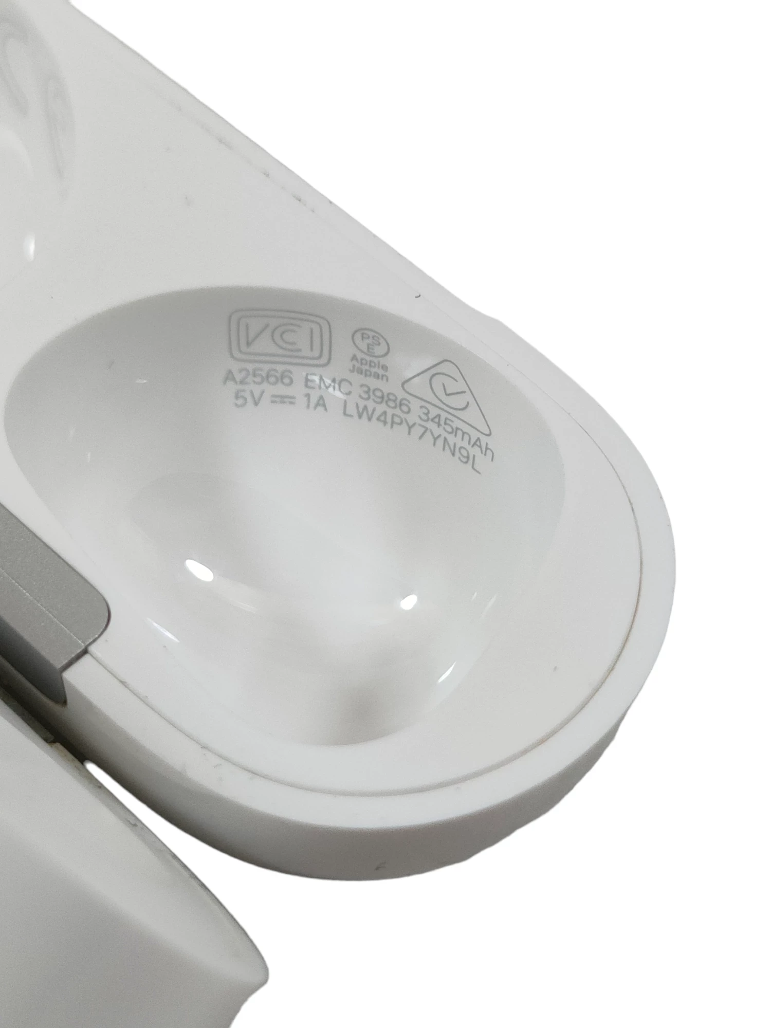 sluchawki-douszne-apple-airpods-3-gen-a2566-opis-transmisja-sygnalu-bluetooth