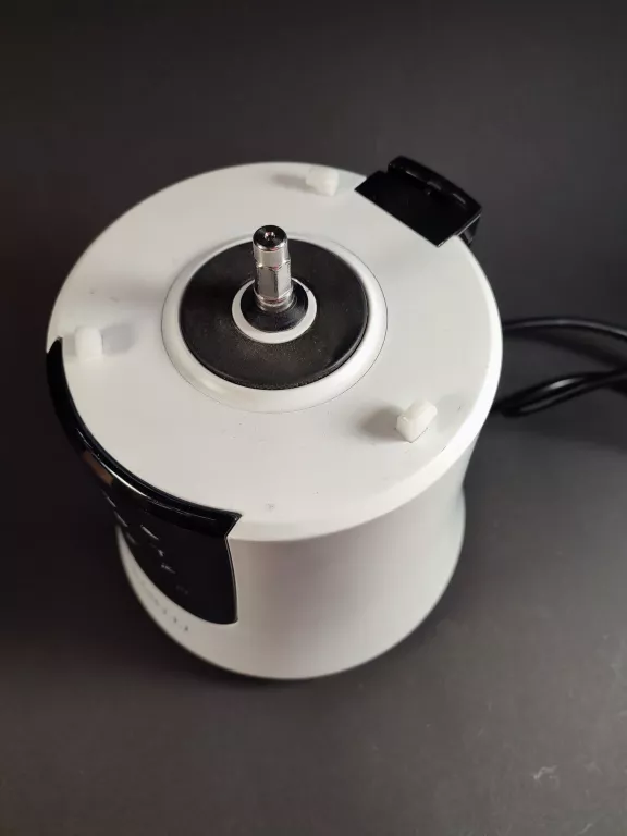 wyciskarka-wolnoobrotowa-caselli-ca-2101-kolor-dominujacy-bialy