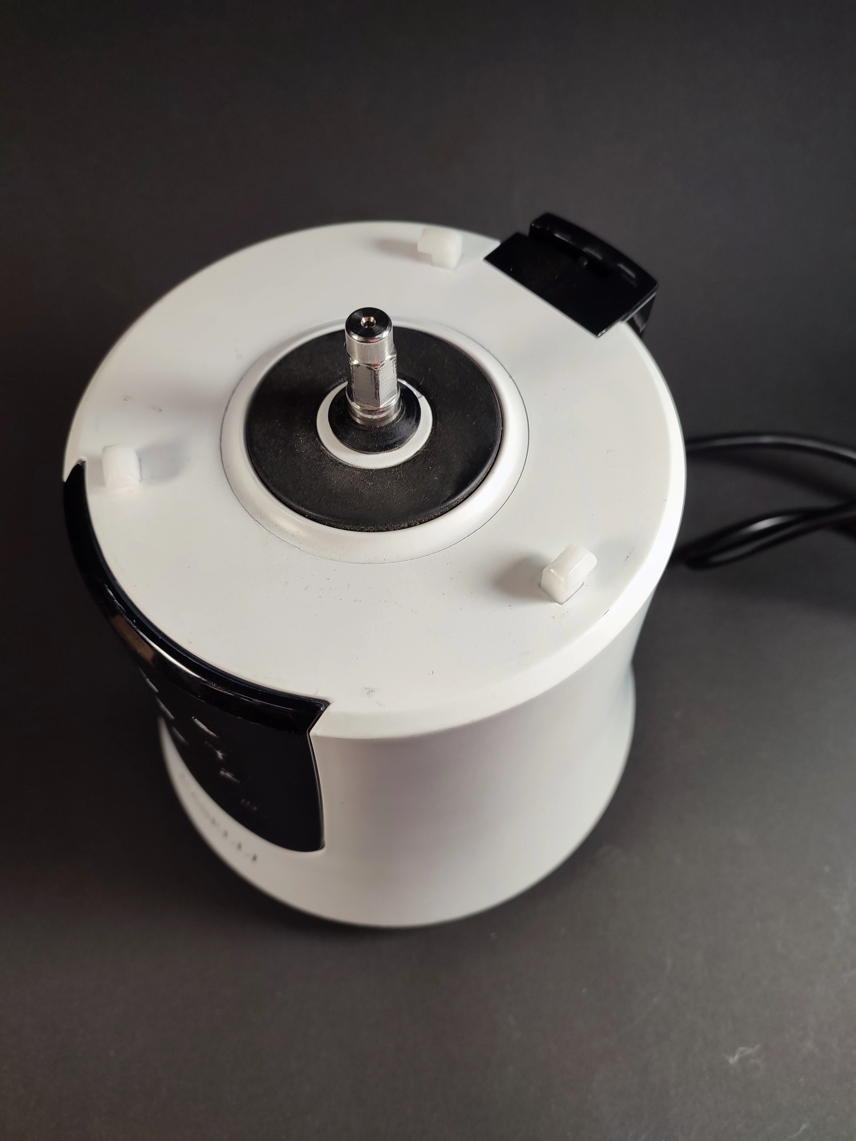 wyciskarka-wolnoobrotowa-caselli-ca-2101-kolor-dominujacy-bialy