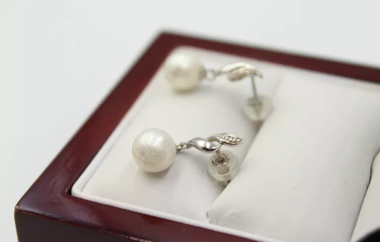 wspaniale-kolczyki-z-brylantami-i-perlami-material-zloto-biale