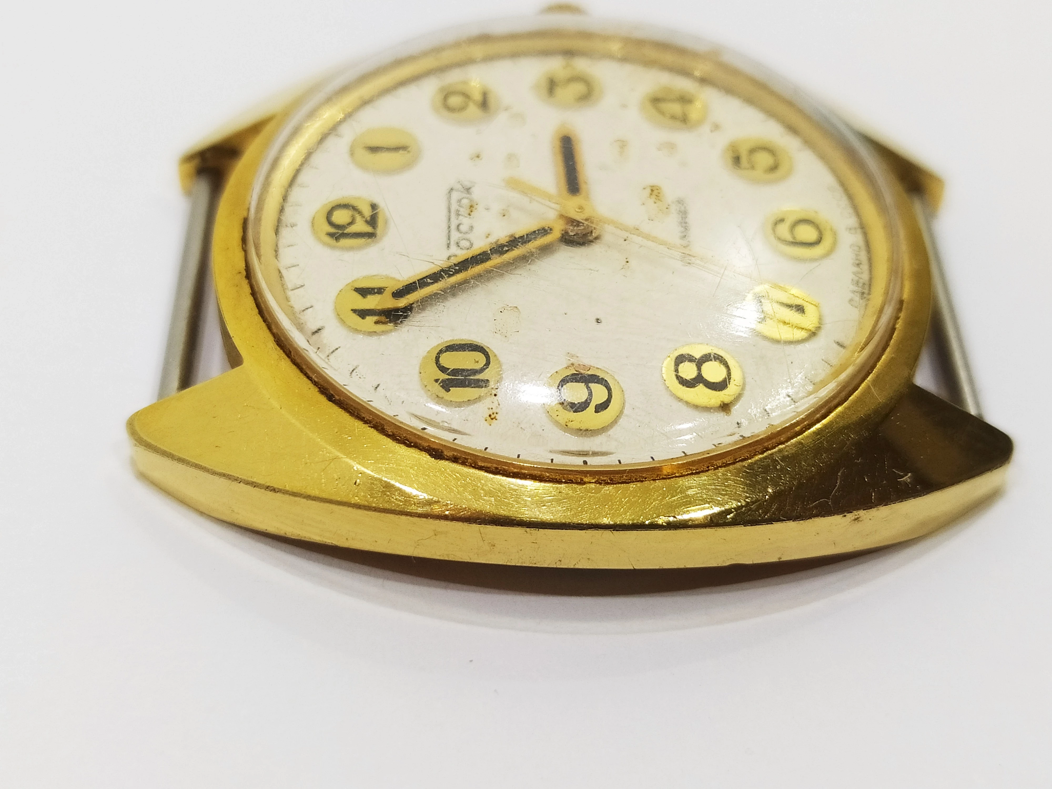 zegarek-wostok-17-kamieni-mechanizm-mechaniczny