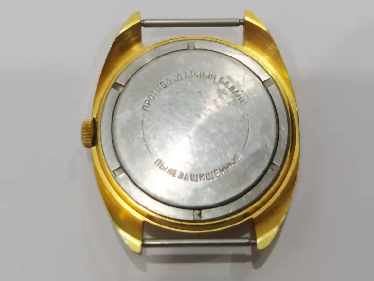 zegarek-wostok-17-kamieni-ksztalt-koperty-okragla