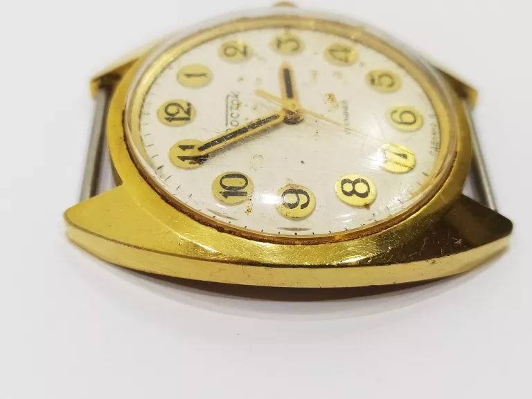 zegarek-wostok-17-kamieni-mechanizm-mechaniczny