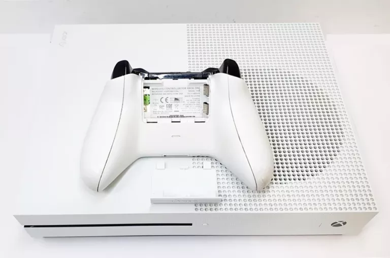 KONSOLA XBOX ONE S1681 ZESTAW