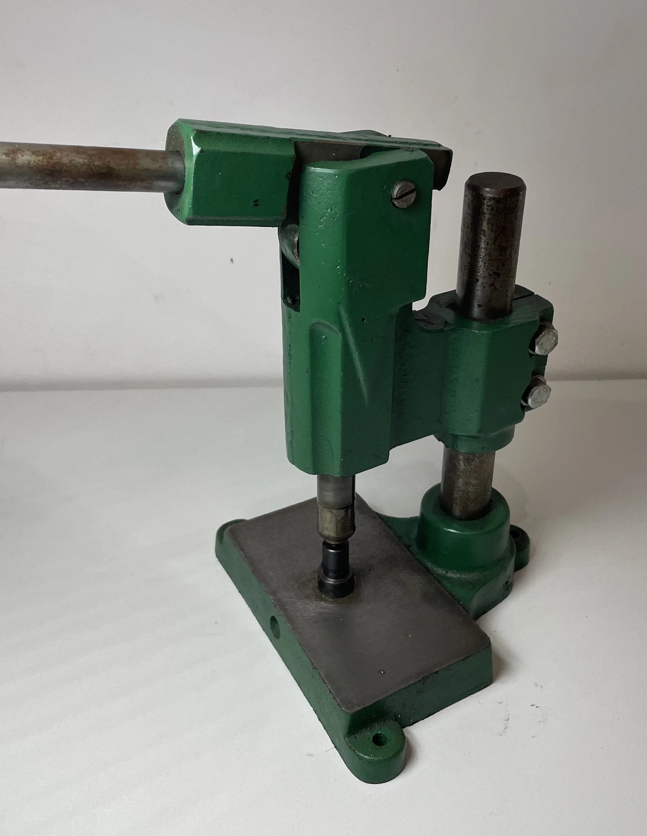 praska-kaletnicza-napownica-nitownica-oczkarka-rodzaj-napownica