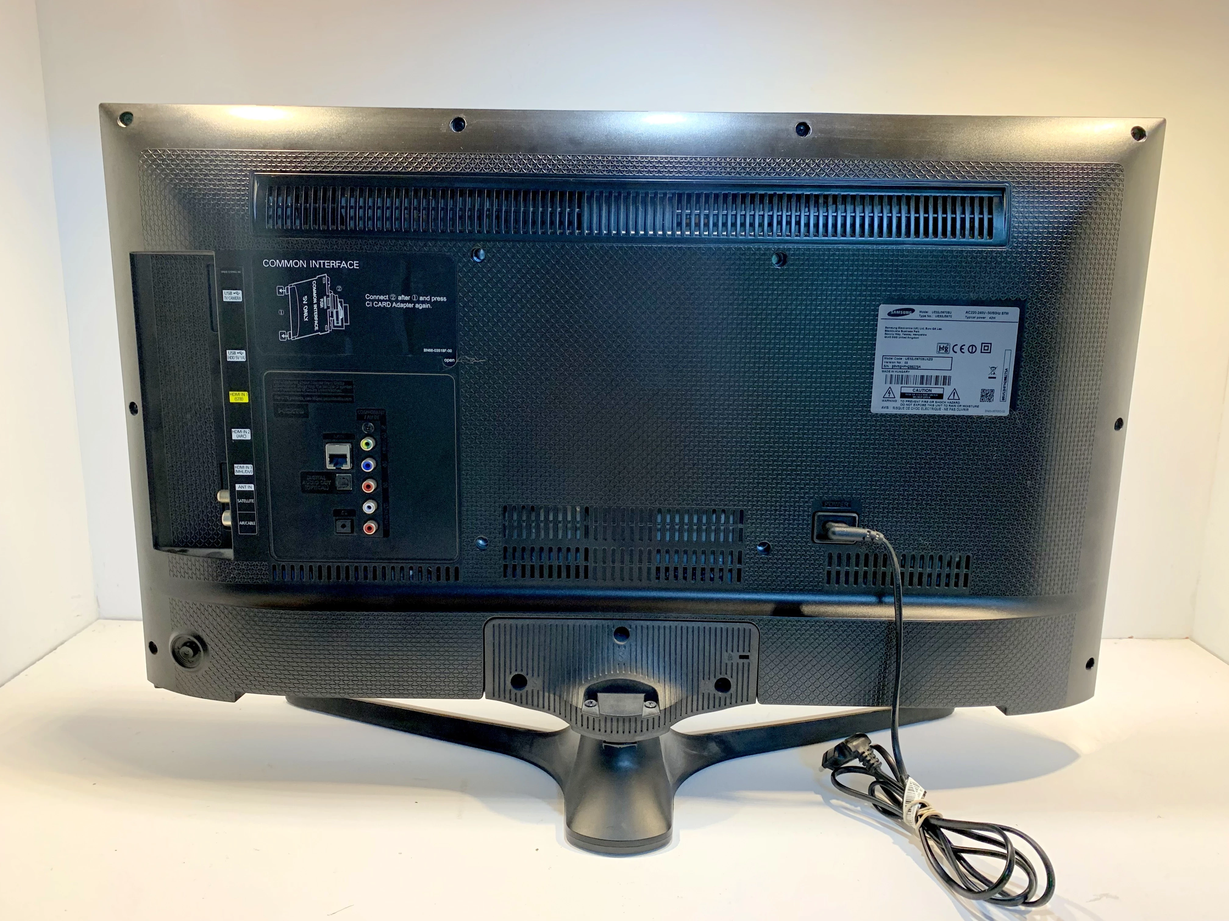 tv-smart-samsung-ue32j5670sukabelpilot-kod-producenta-ue32j5600awxxh