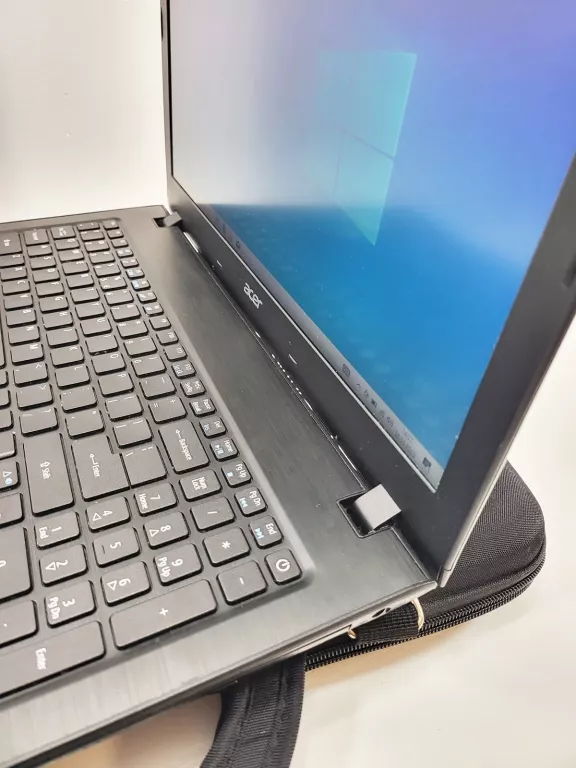 LAPTOP ACER E5-575G I3-6006U GF 940MX 36GB RAM 1T