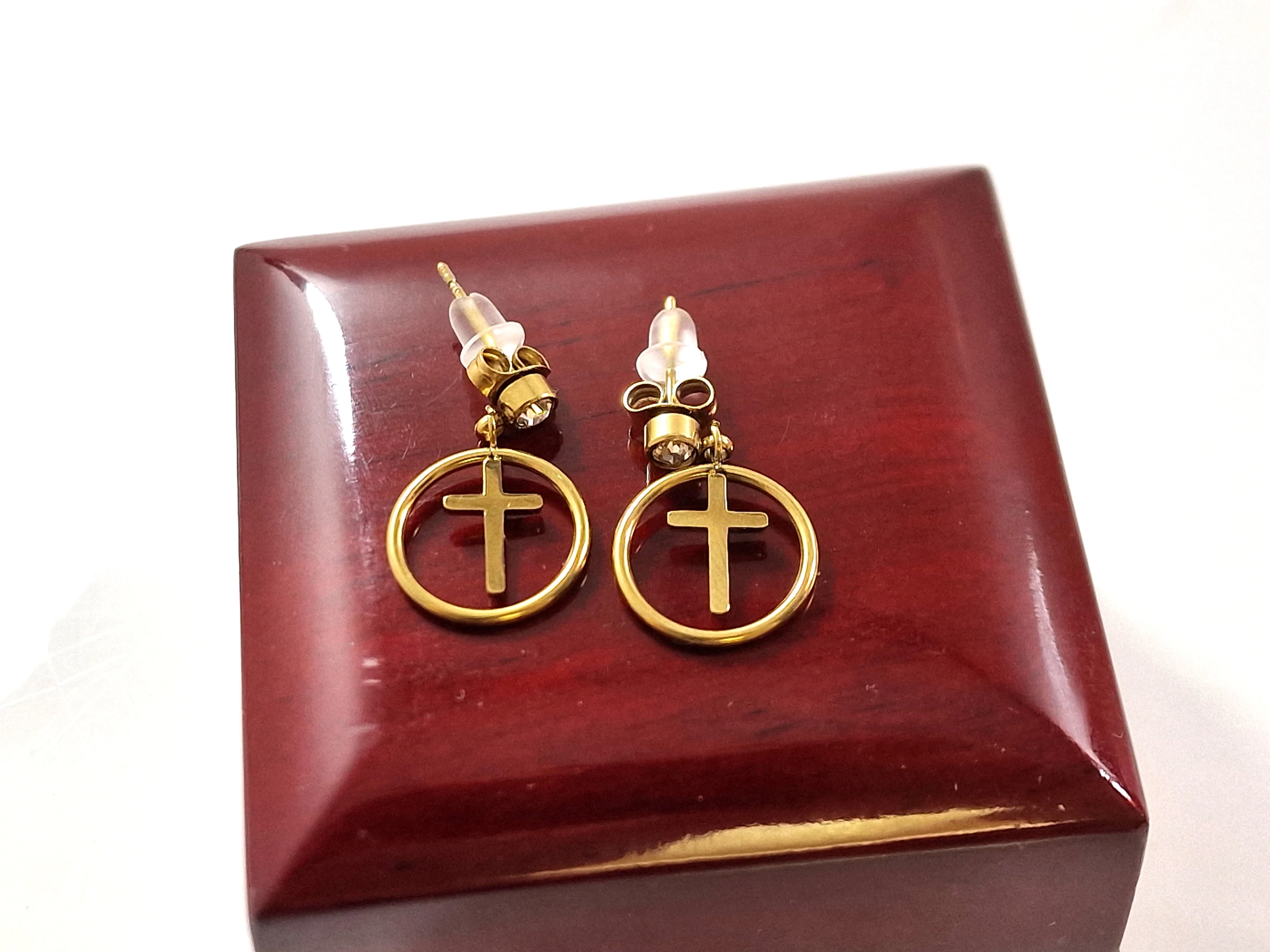 kolczyki-stal-pozlacana-krzyz-cyrkonia-okrag-motyw-129129-13