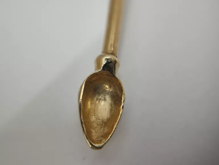 PIĘKNY WISIOREK TABAKIERA Z 18 DIAMENTAMI P.585