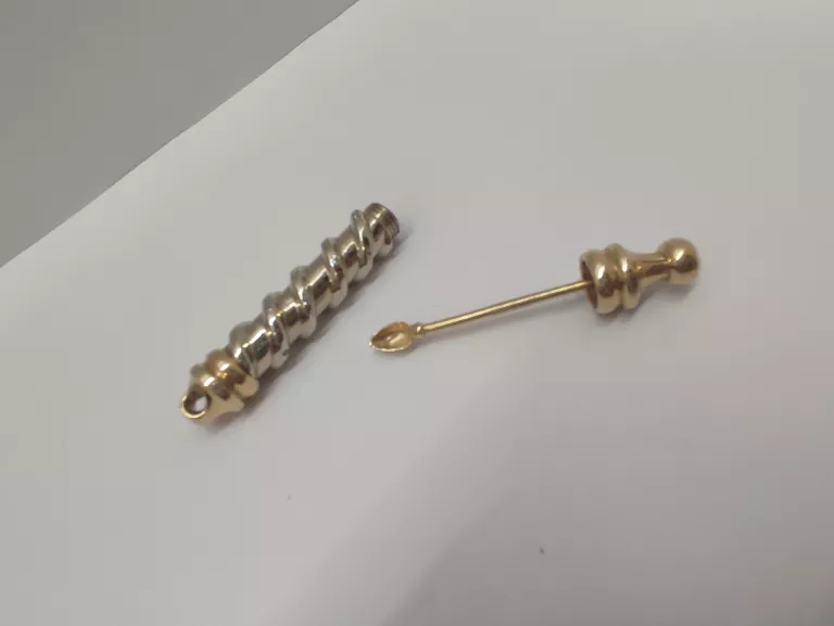 PIĘKNY WISIOREK TABAKIERA Z 18 DIAMENTAMI P.585