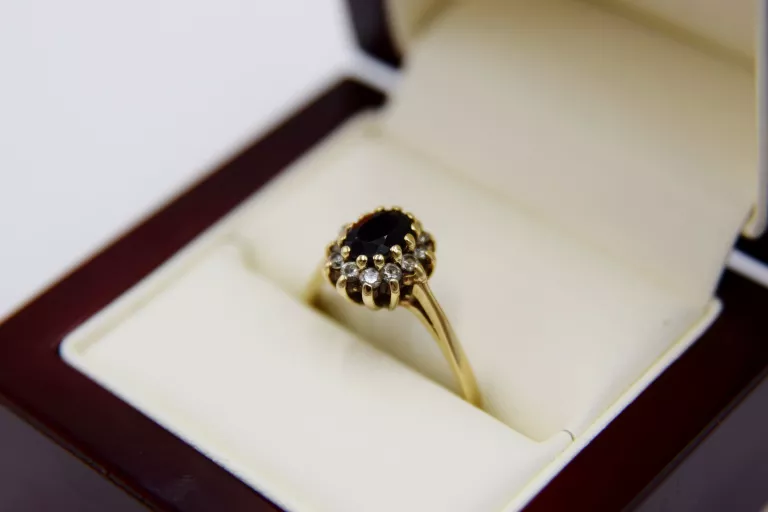 zloty-pierscionek-z-onyksem-333286gr20-stan-uzywany