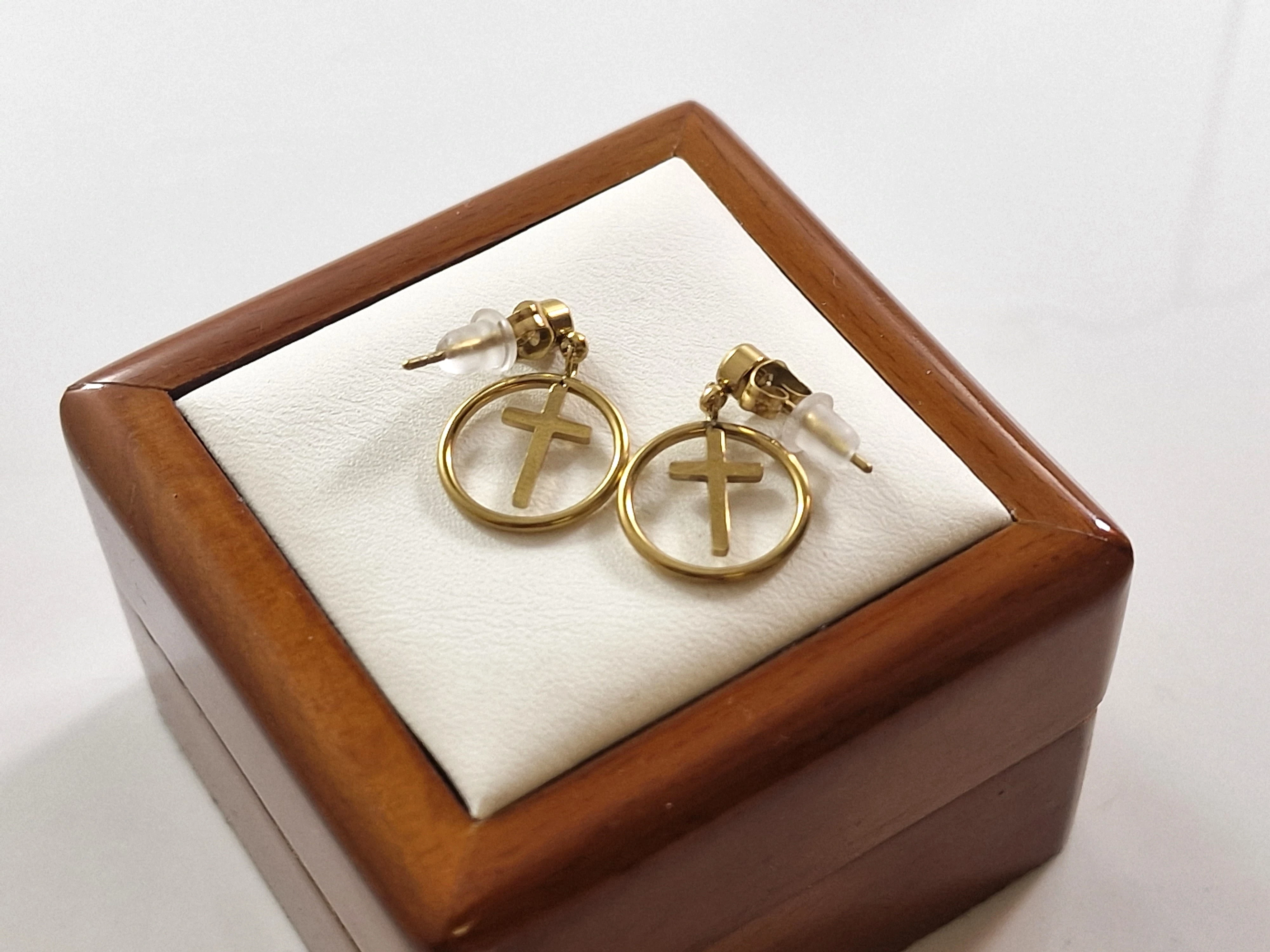 kolczyki-stal-pozlacana-krzyz-cyrkonia-okrag-material-15835-256