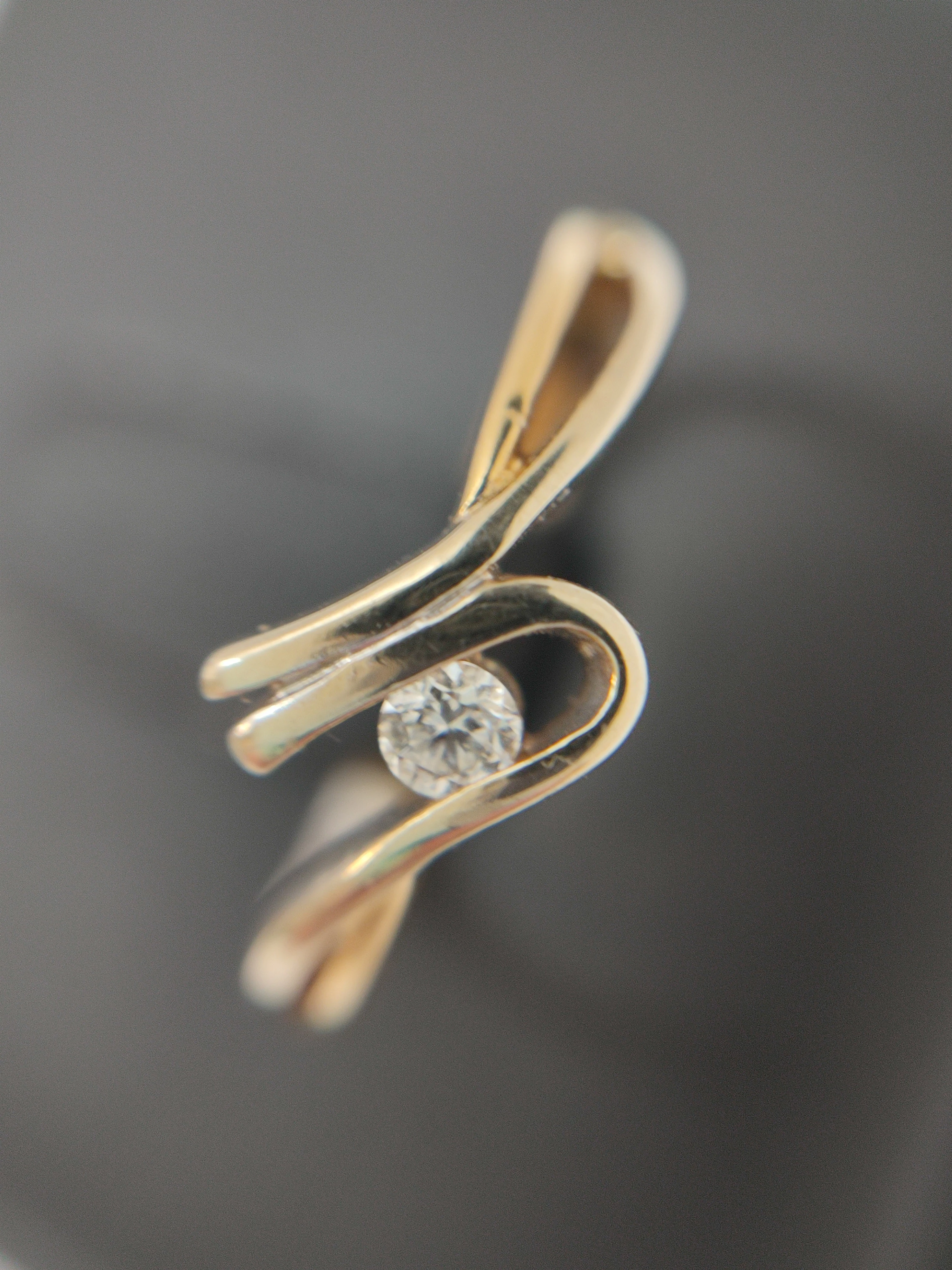 piekny-pierscionek-z-diamentem-173g585r12-material-15835-2