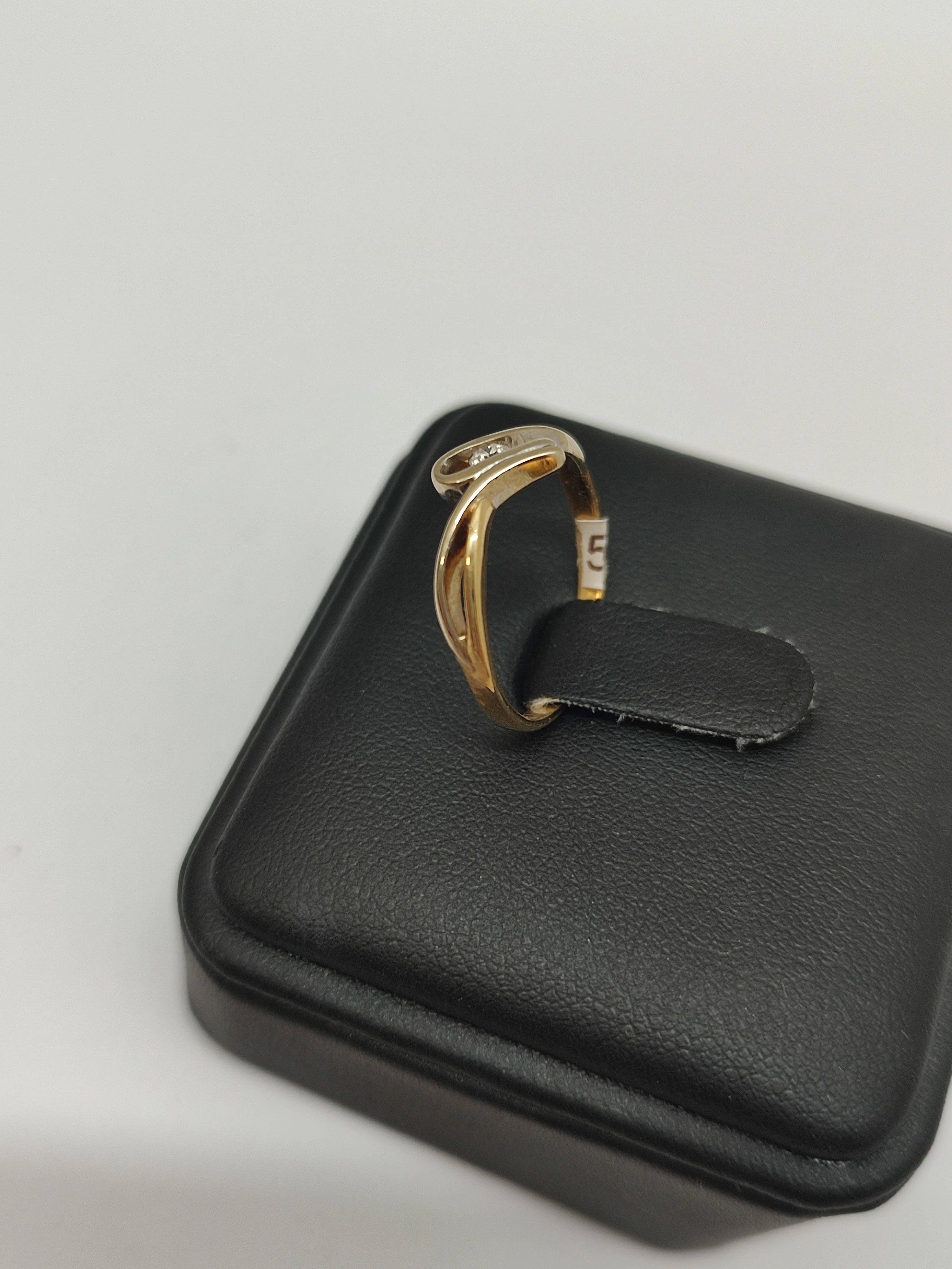 piekny-pierscionek-z-diamentem-173g585r12-stan-11323-2