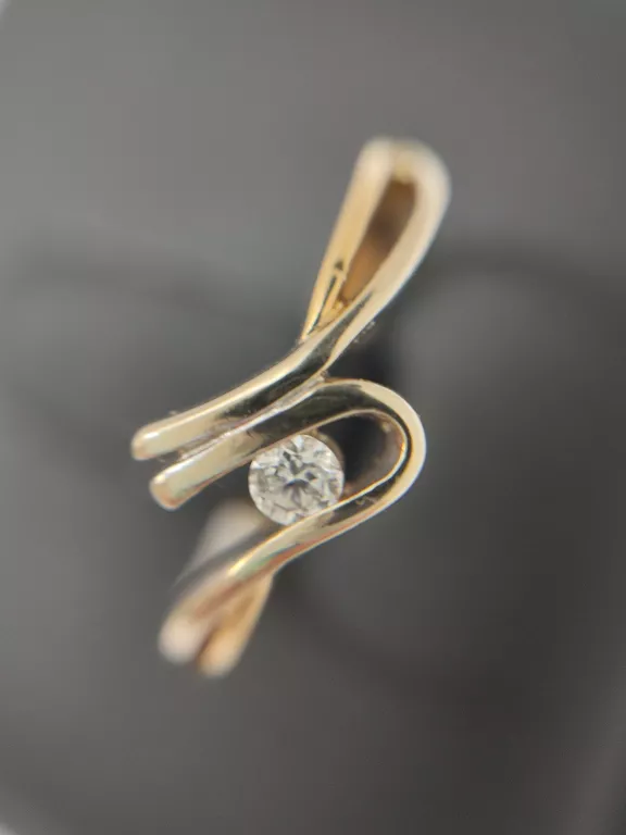 piekny-pierscionek-z-diamentem-173g585r12-material-15835-2