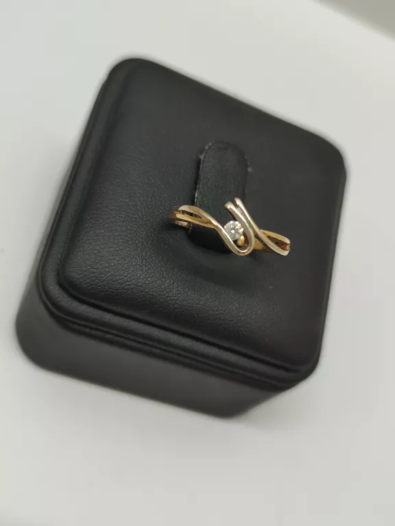 piekny-pierscionek-z-diamentem-173g585r12-waga-095