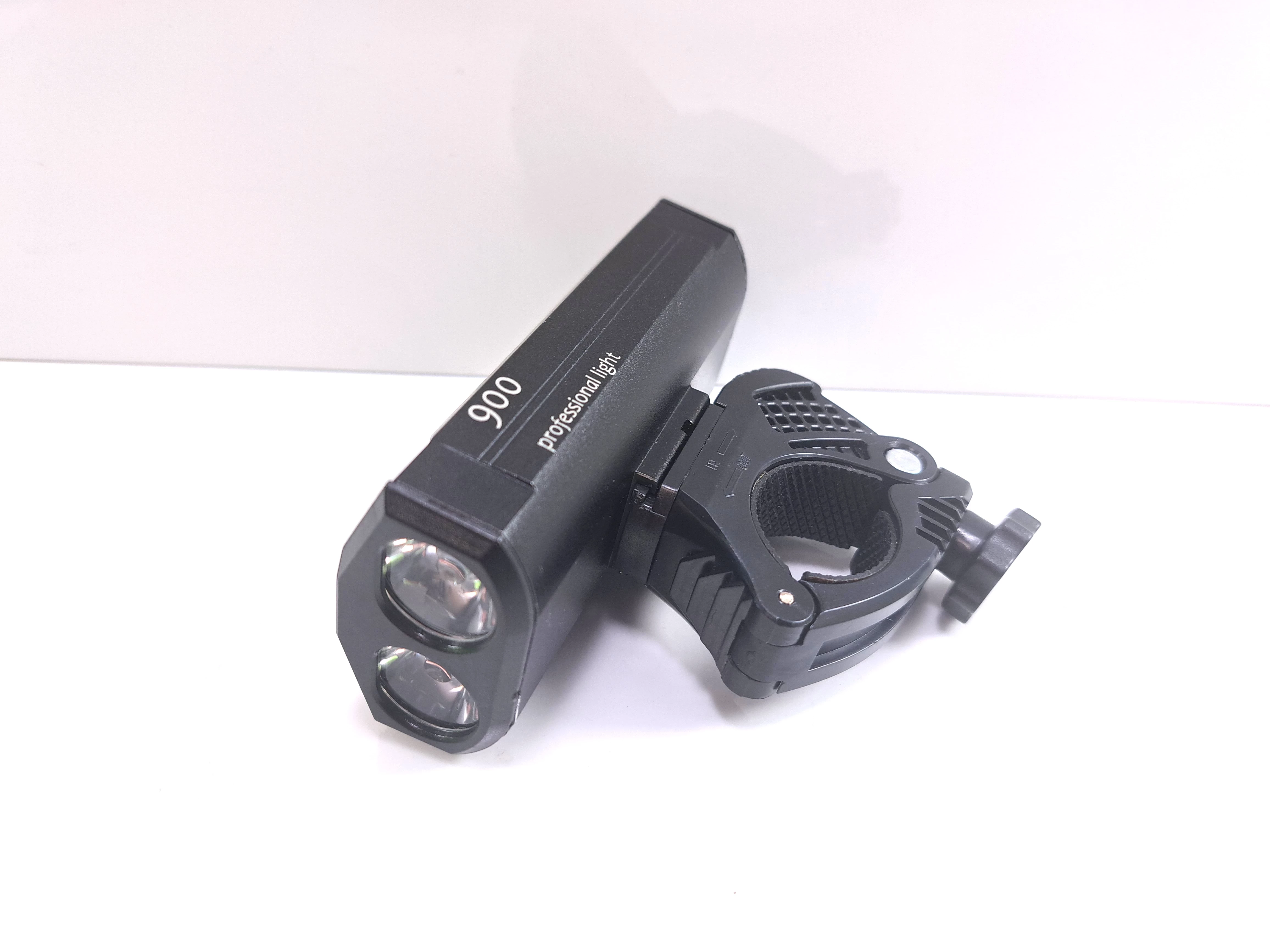 lampka-rowerowa-specter-900-glowna-62-poznan-ska-x