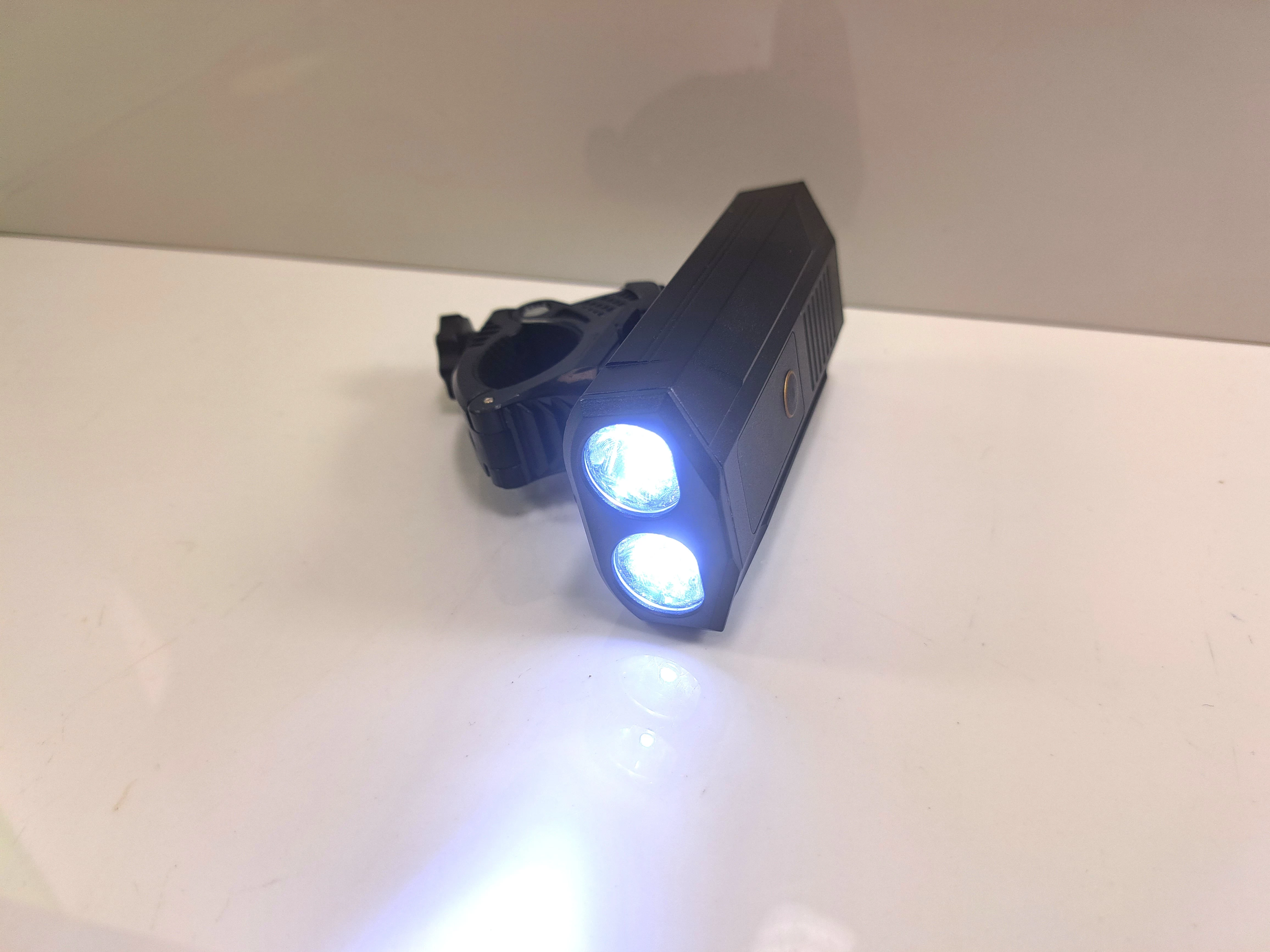 lampka-rowerowa-specter-900-marka-specter