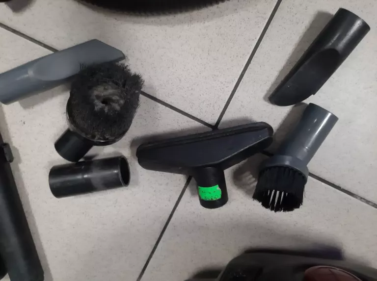 odkurzacz-lg-turbo-z-1400w-kpl-model-v-cp743nbr