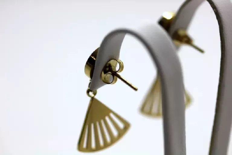 kolczyki-stal-pozlacana-czarne-kolo-z-wahlarzem-rodzaj-2205-16