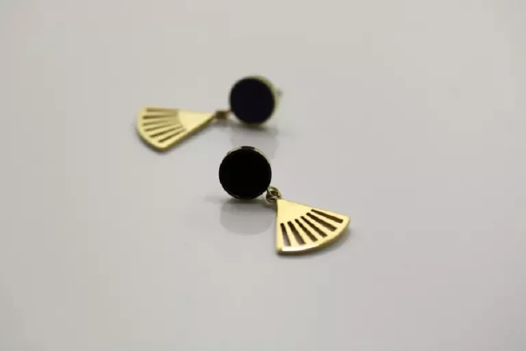 kolczyki-stal-pozlacana-czarne-kolo-z-wahlarzem-ean-gtin-6922559734257