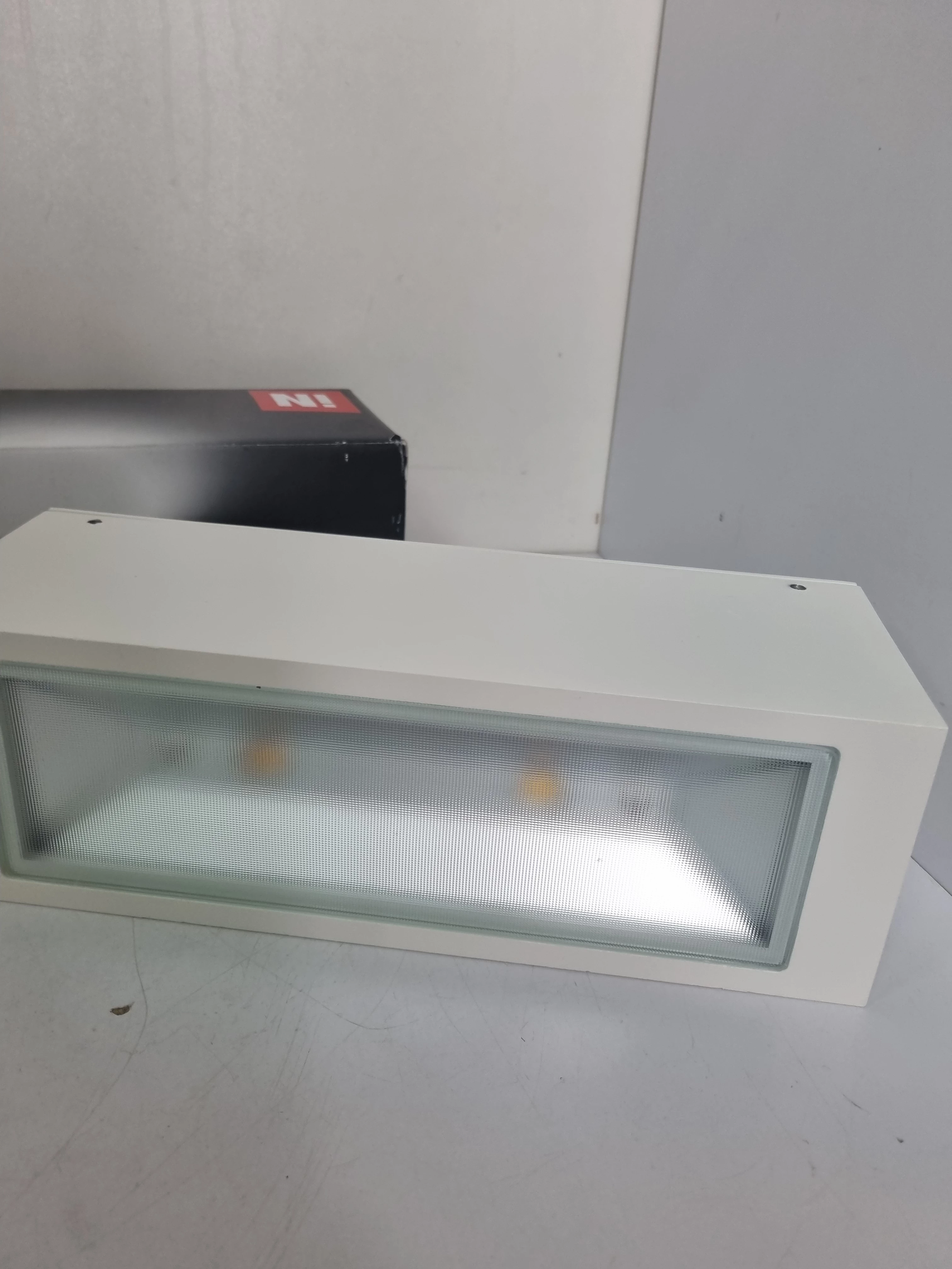 lampa-scienna-performance-in-lighting-quasar-30-ean-gtin-191491493867