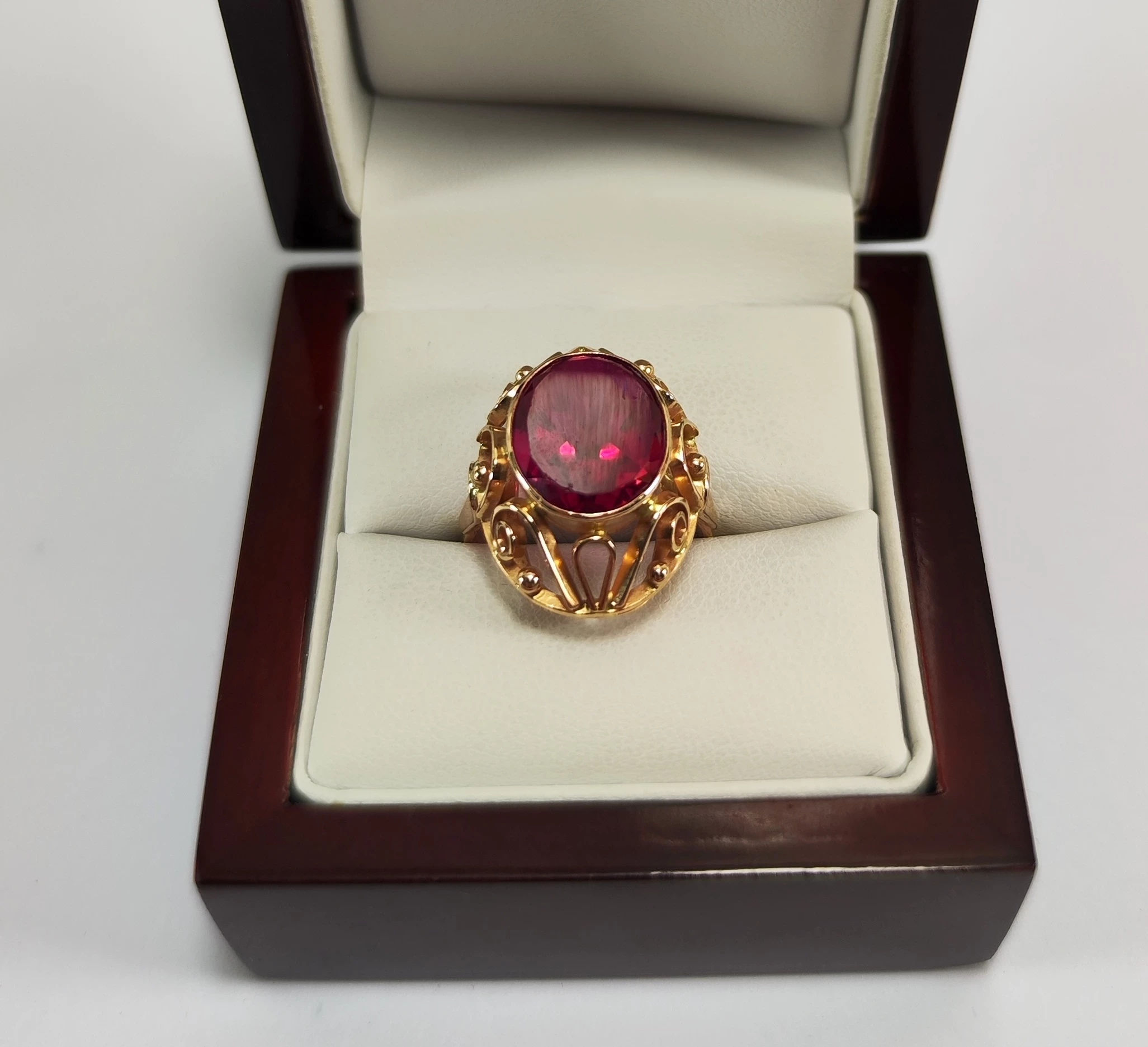 zloty-pierscionek-z-rubinem-585-63g-r16-rodzaj-wyrob-jubilerski