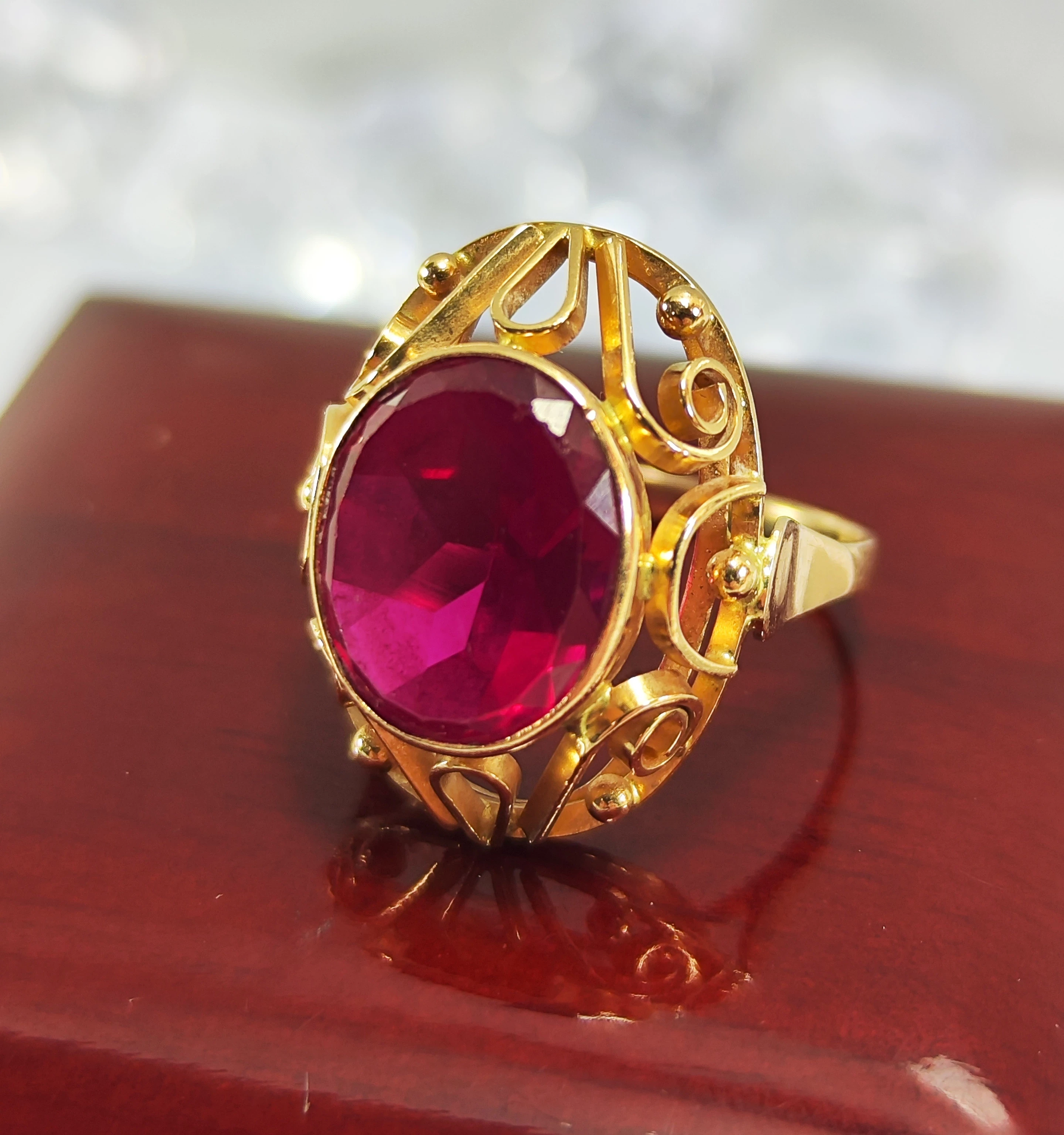 zloty-pierscionek-z-rubinem-585-63g-r16-kolor-dominujacy-zloty