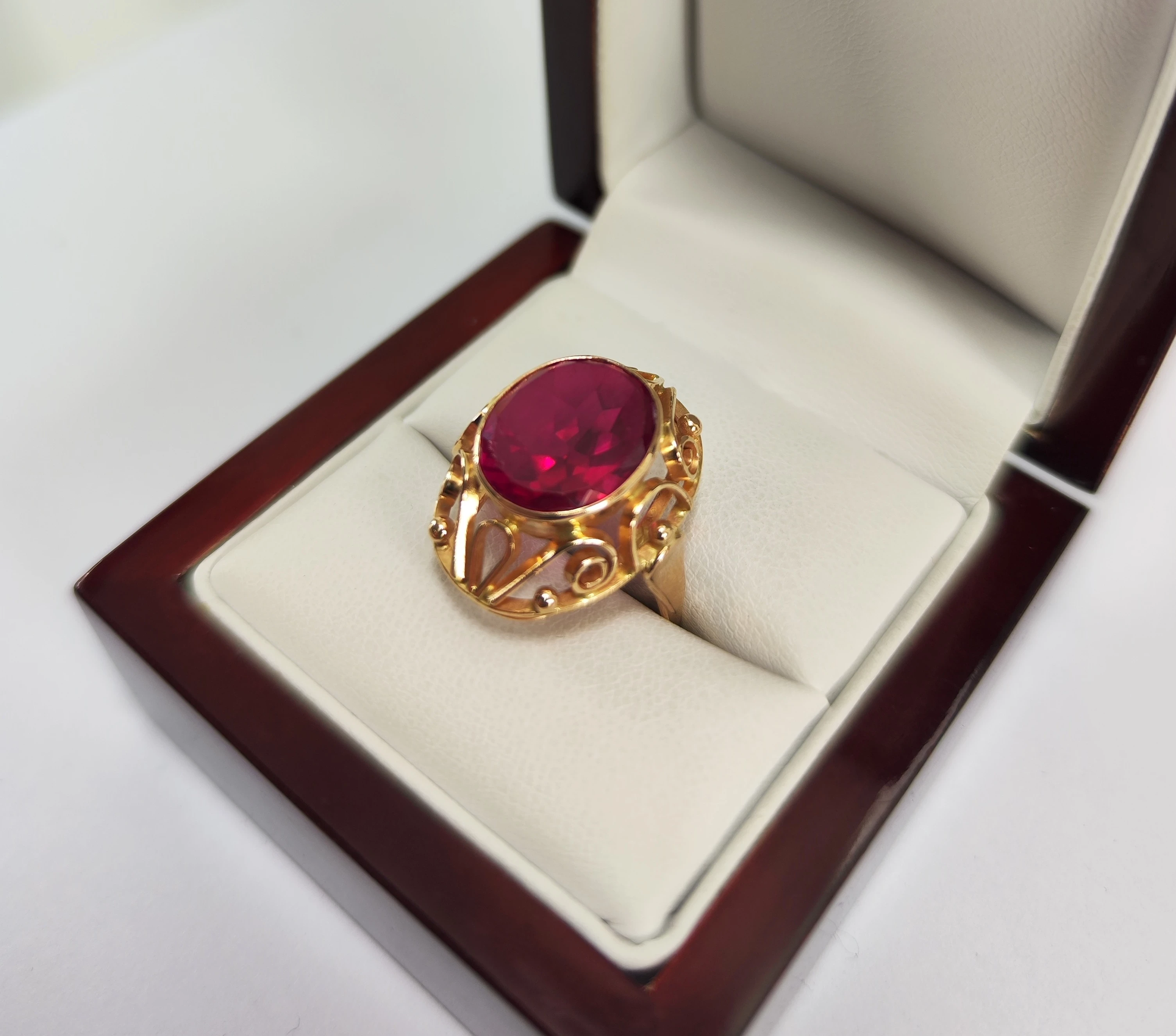 zloty-pierscionek-z-rubinem-585-63g-r16-material-zloto