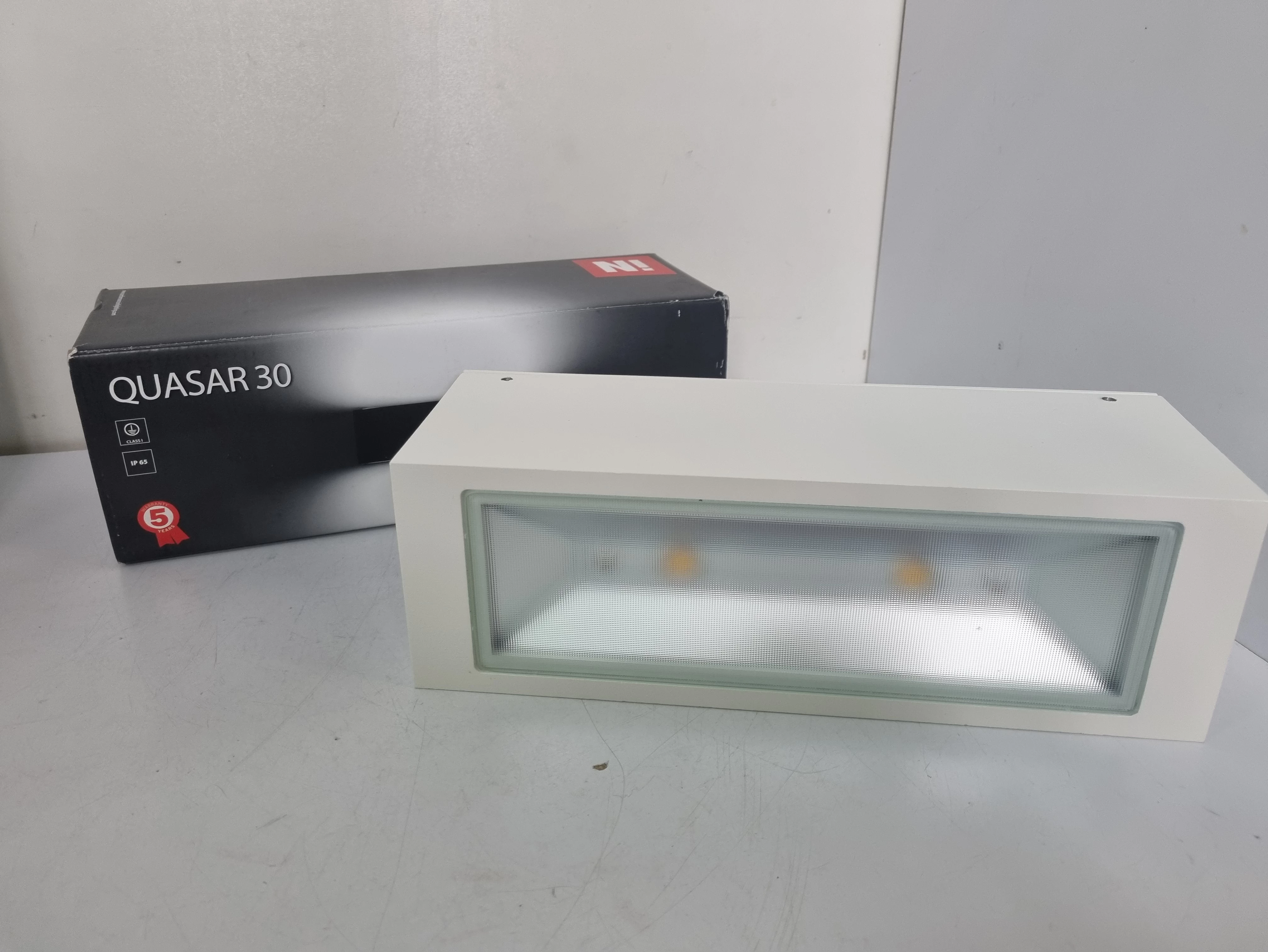 lampa-scienna-performance-in-lighting-quasar-30-alwojska-polskiego-71-olsztyn