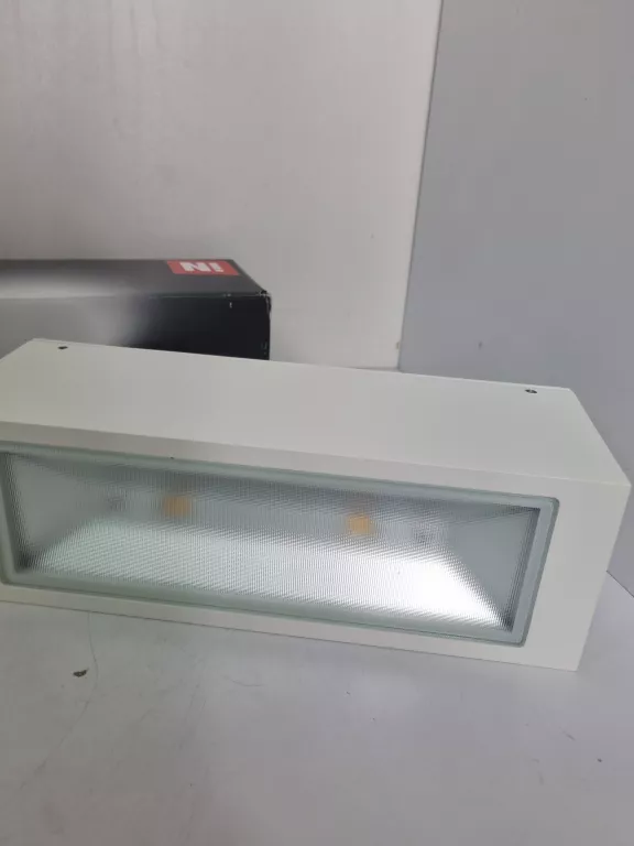 lampa-scienna-performance-in-lighting-quasar-30-ean-gtin-191491493867