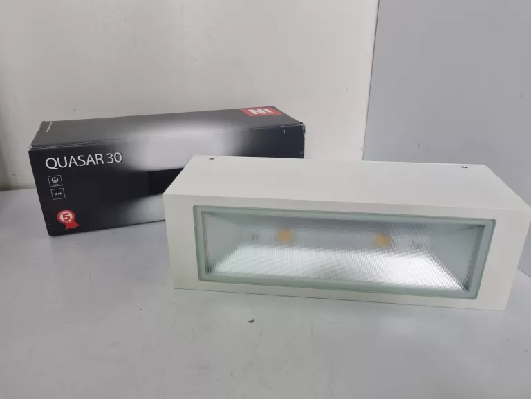 lampa-scienna-performance-in-lighting-quasar-30-alwojska-polskiego-71-olsztyn