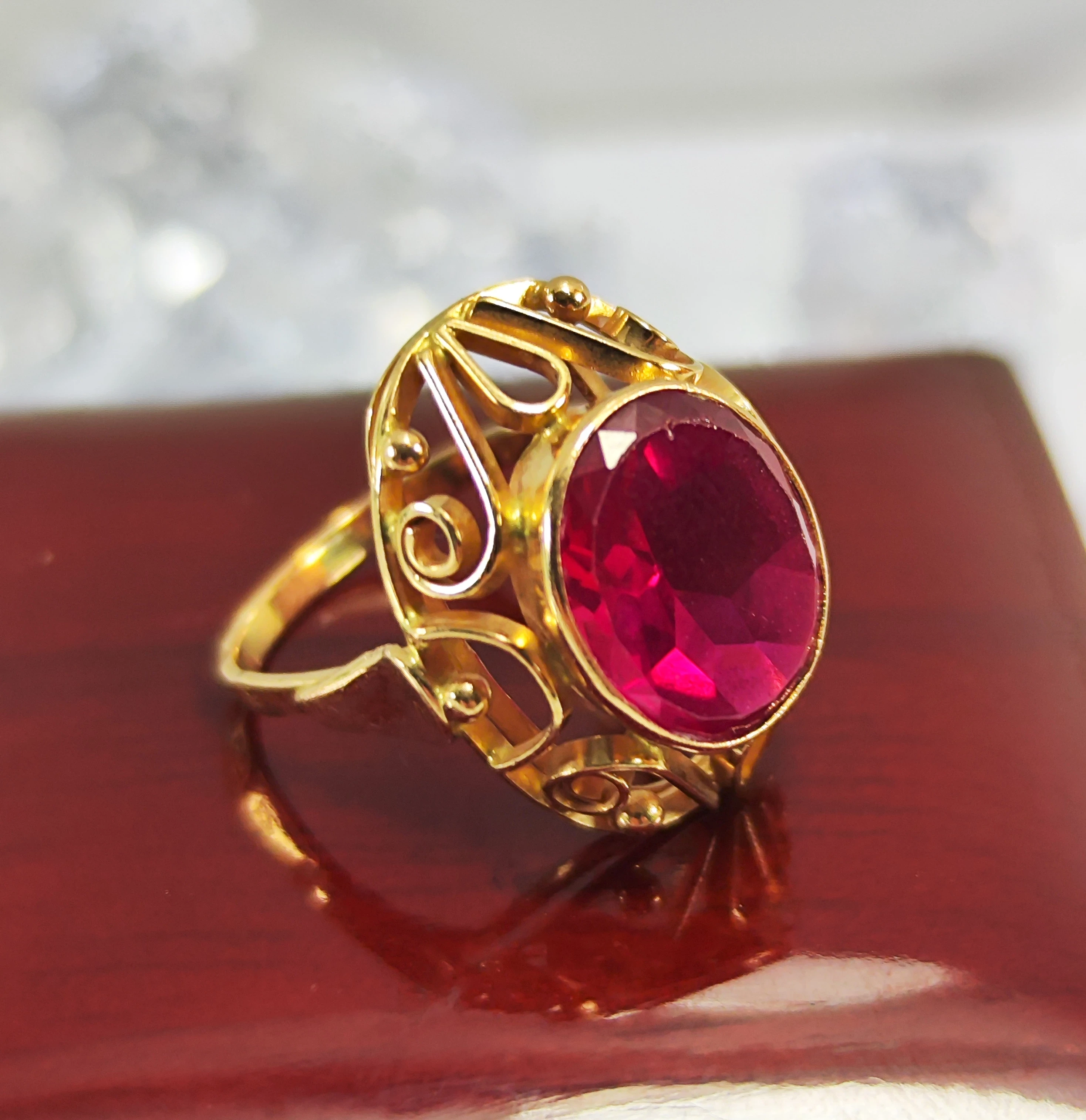 zloty-pierscionek-z-rubinem-585-63g-r16-cechy-brak