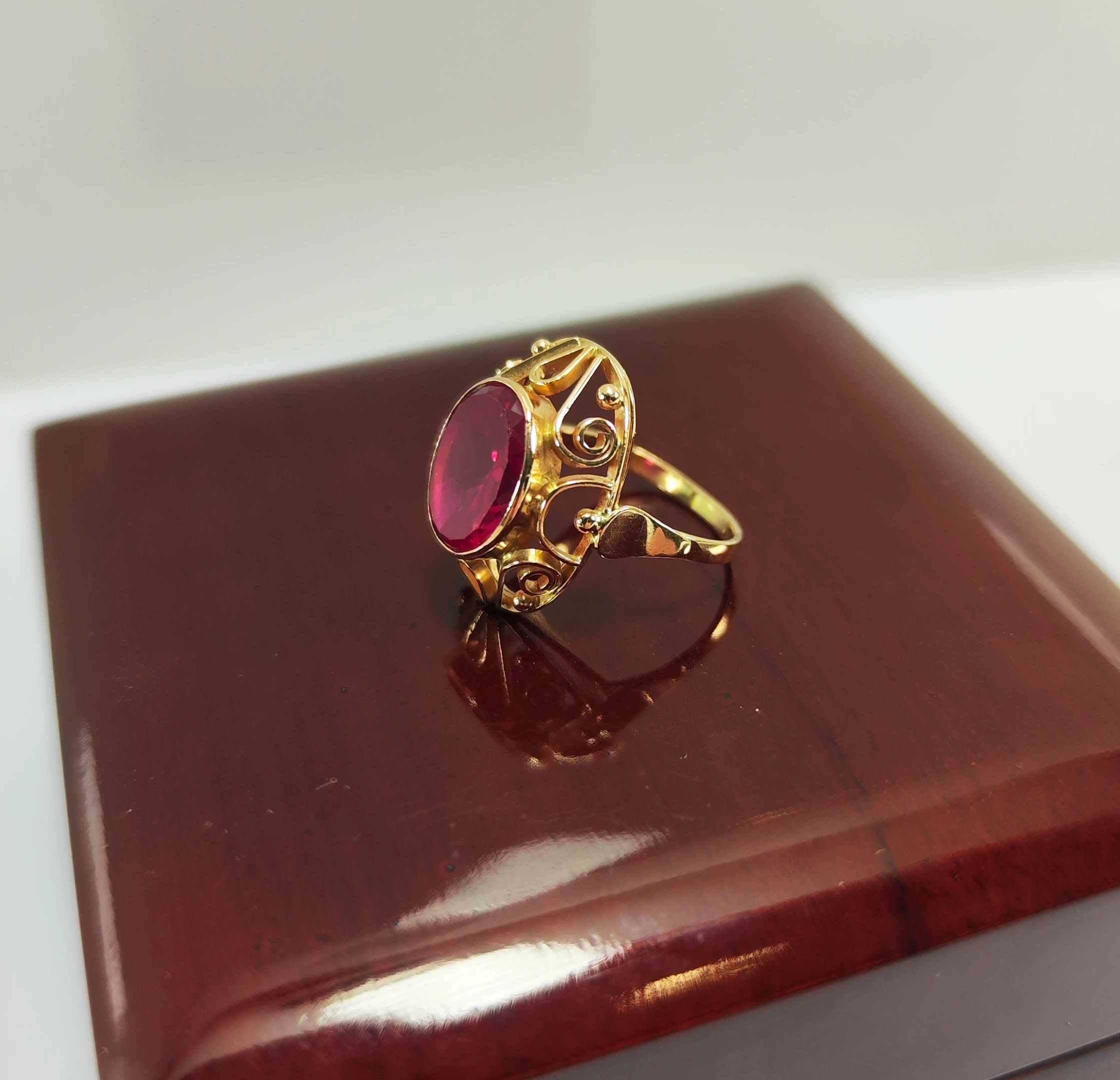 zloty-pierscionek-z-rubinem-585-63g-r16-stan-uzywany