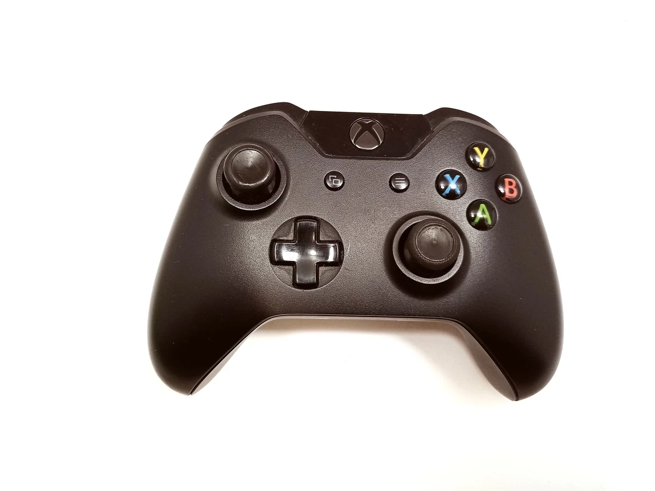 pad-xbox-one-1537-w-pady-do-microsoft-xbox-one-komunikacja-bezprzewodowa-bluetooth