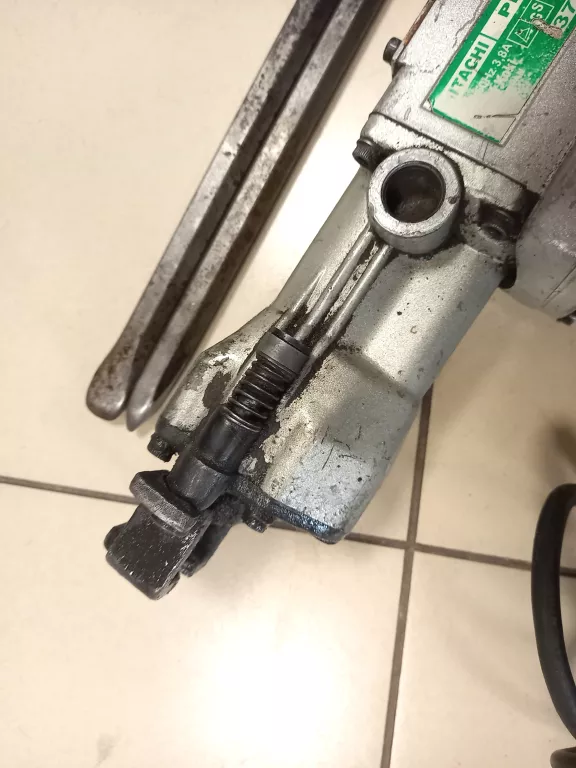 mlot-pneumatyczny-hitachi-pr-38e-typ-uchwytu-szesciokatny