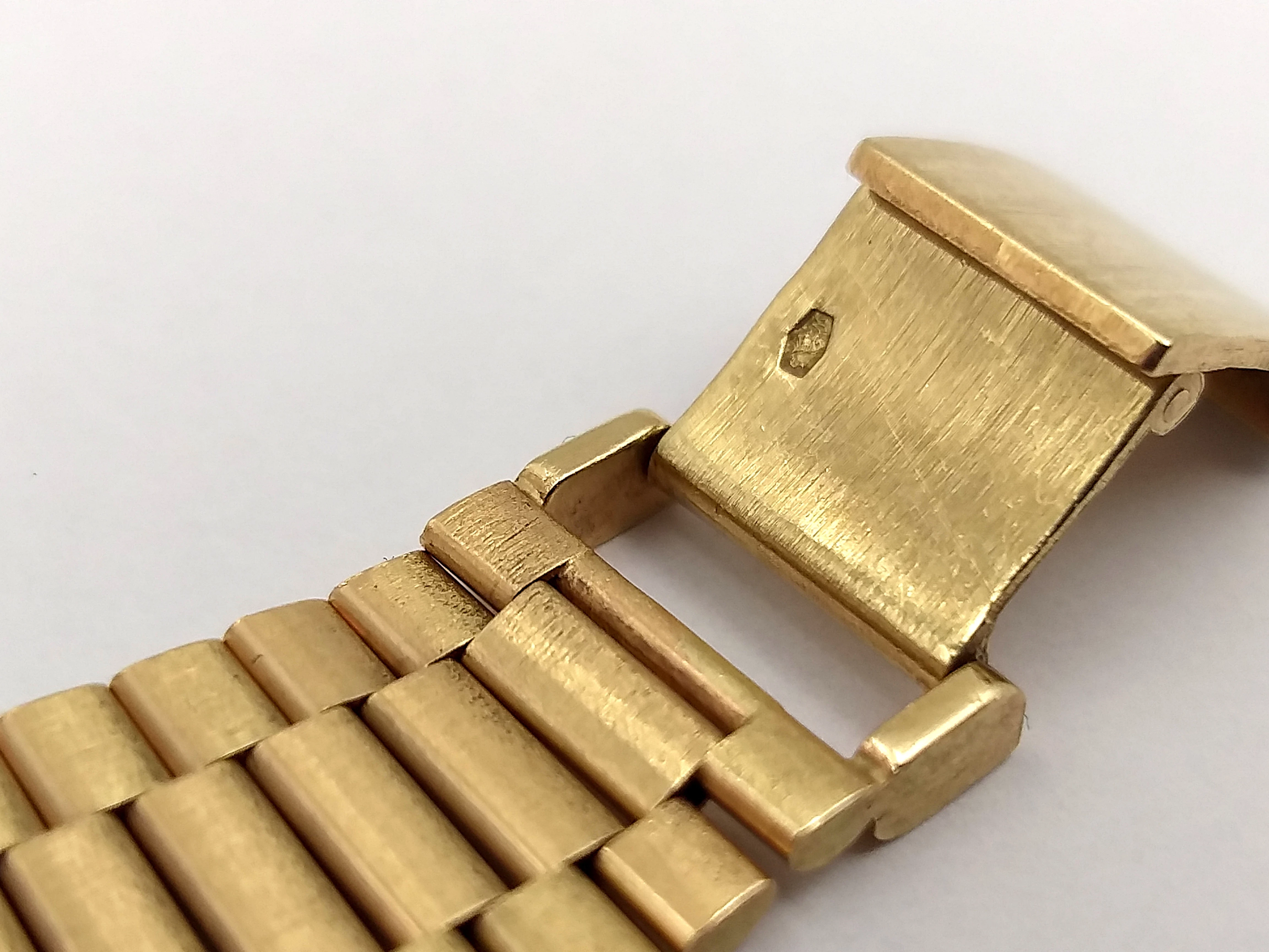 zloty-zegarek-doxa-anti-magnetique-585-5055g-ksztalt-koperty-okragla