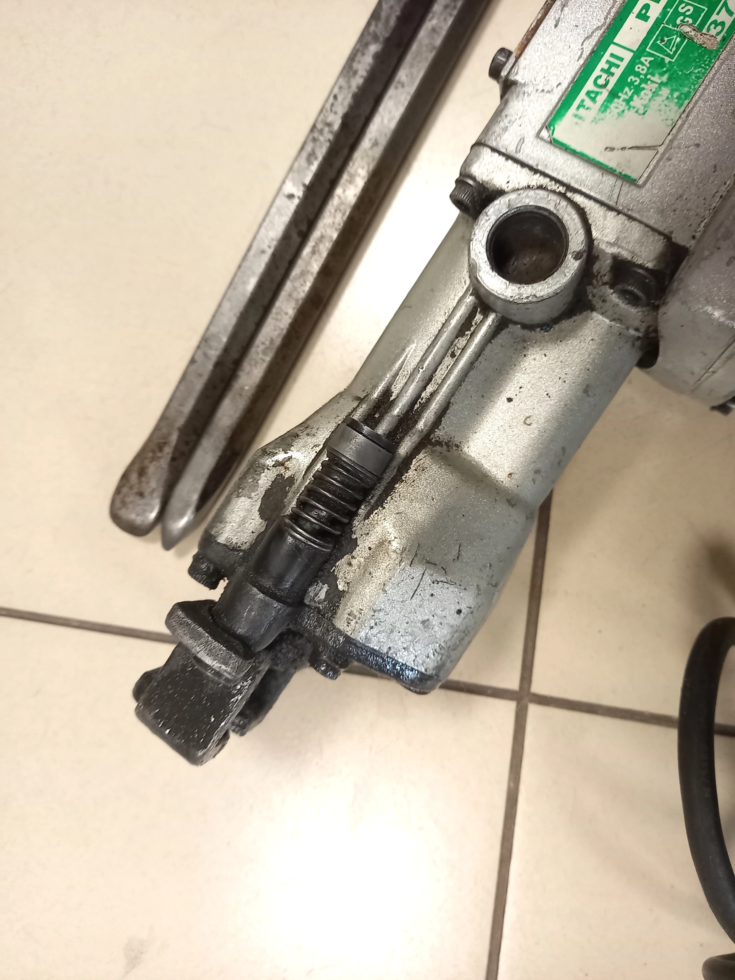 mlot-pneumatyczny-hitachi-pr-38e-typ-uchwytu-szesciokatny