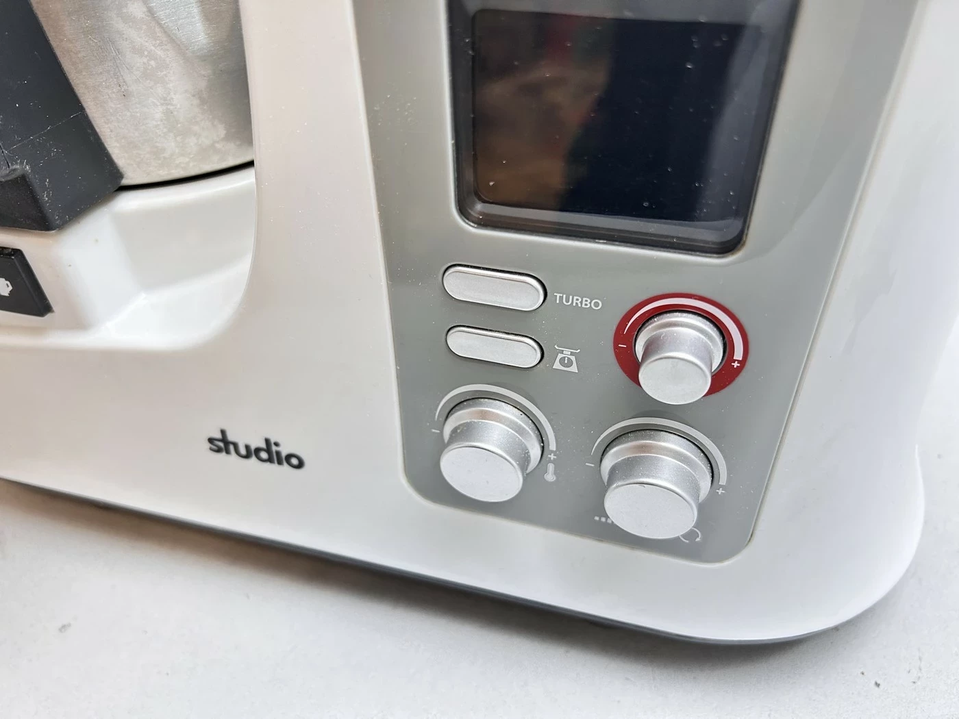 robot-kuchenny-z-funkcja-gotowania-studio-opis-stan-uzywany