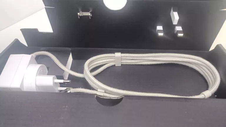 RAMKA CYFROWA AURA FRAMES CARVER DLA IPHONE, IPAD