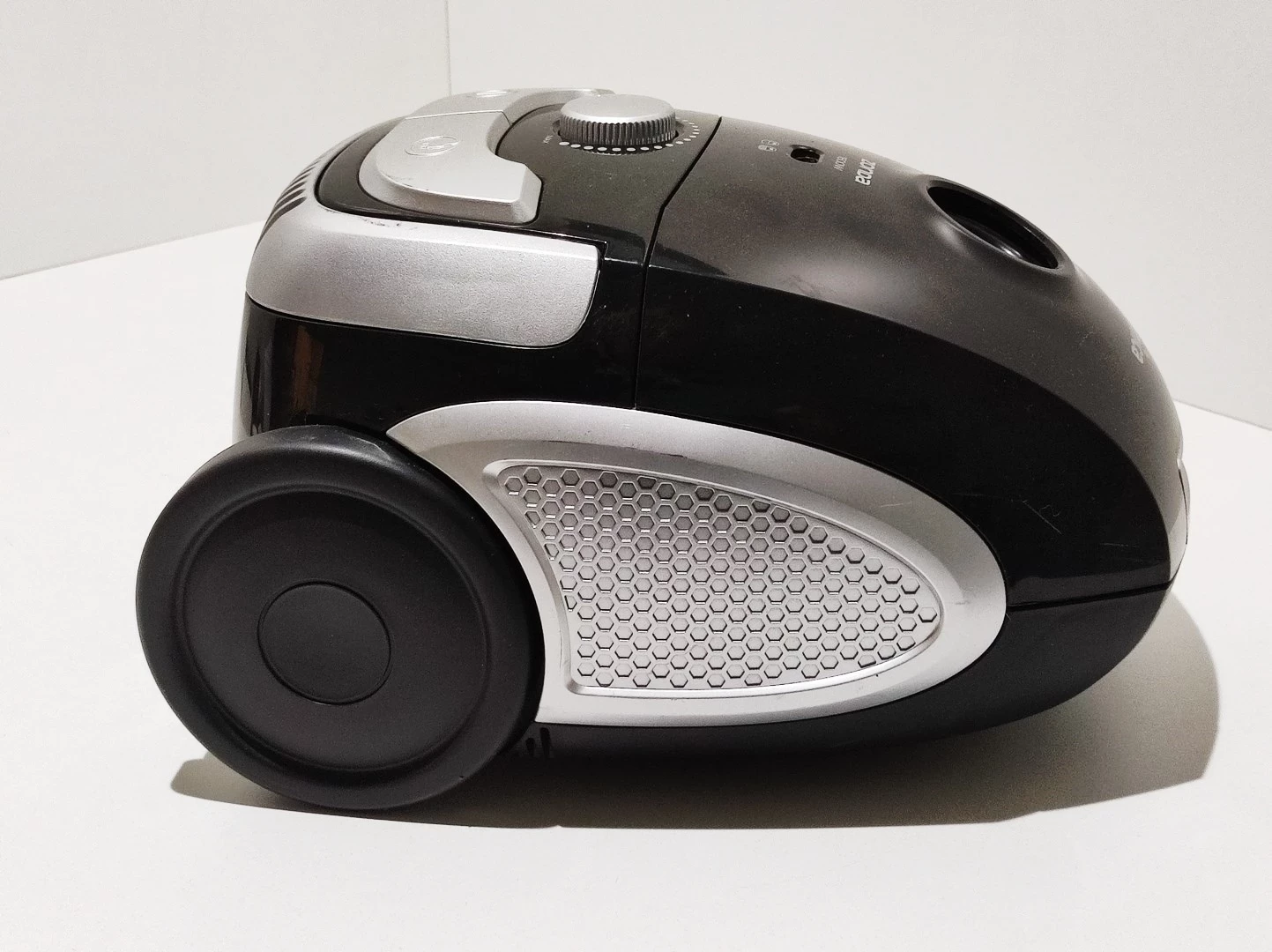 odkurzacz-amica-zonda-1600w-model-vp-1052-zonda