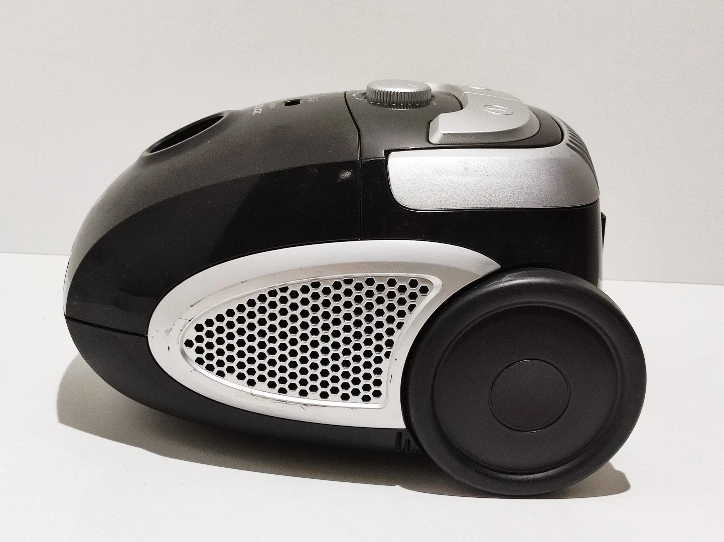 odkurzacz-amica-zonda-1600w-rodzaj-odkurzacza-workowy