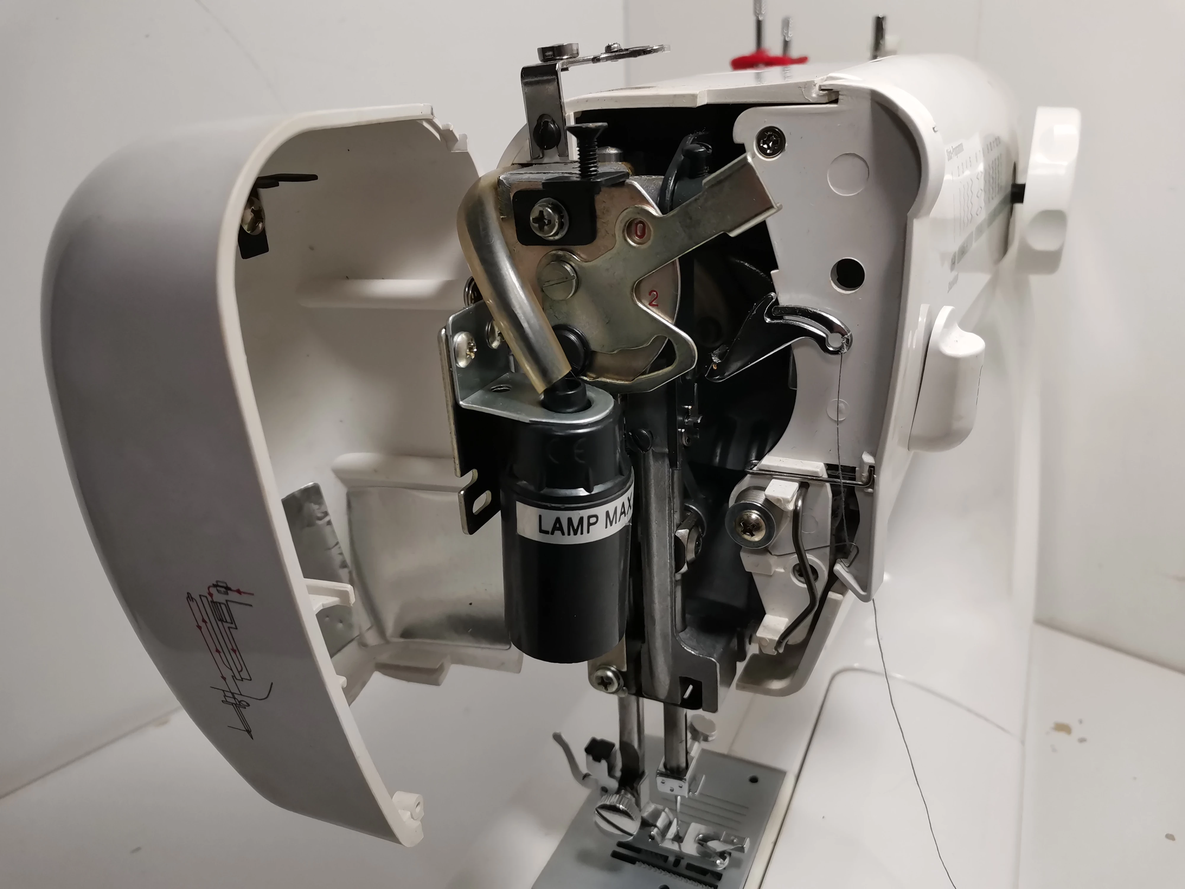 maszyna-do-szycia-lifetec-lt8709-kolor-dominujacy-bezowybrazowy