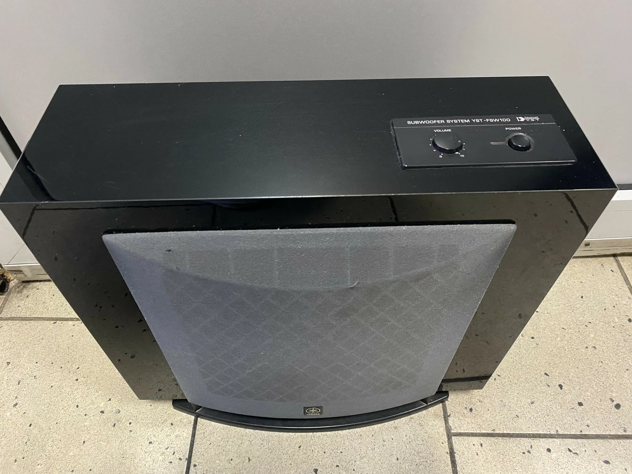 yamaha-yst-fsw100-subwoofer-stan-uzywany