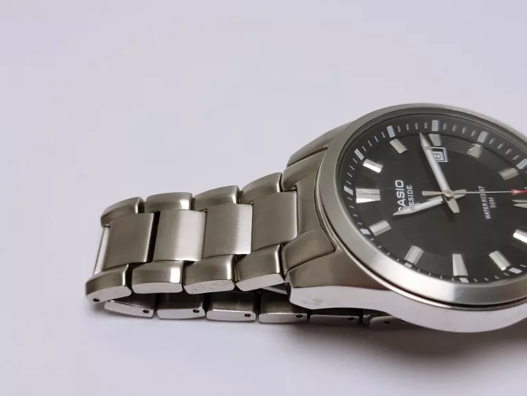 zegarek-meski-casio-beside-bem-116-ksztalt-koperty-okragla