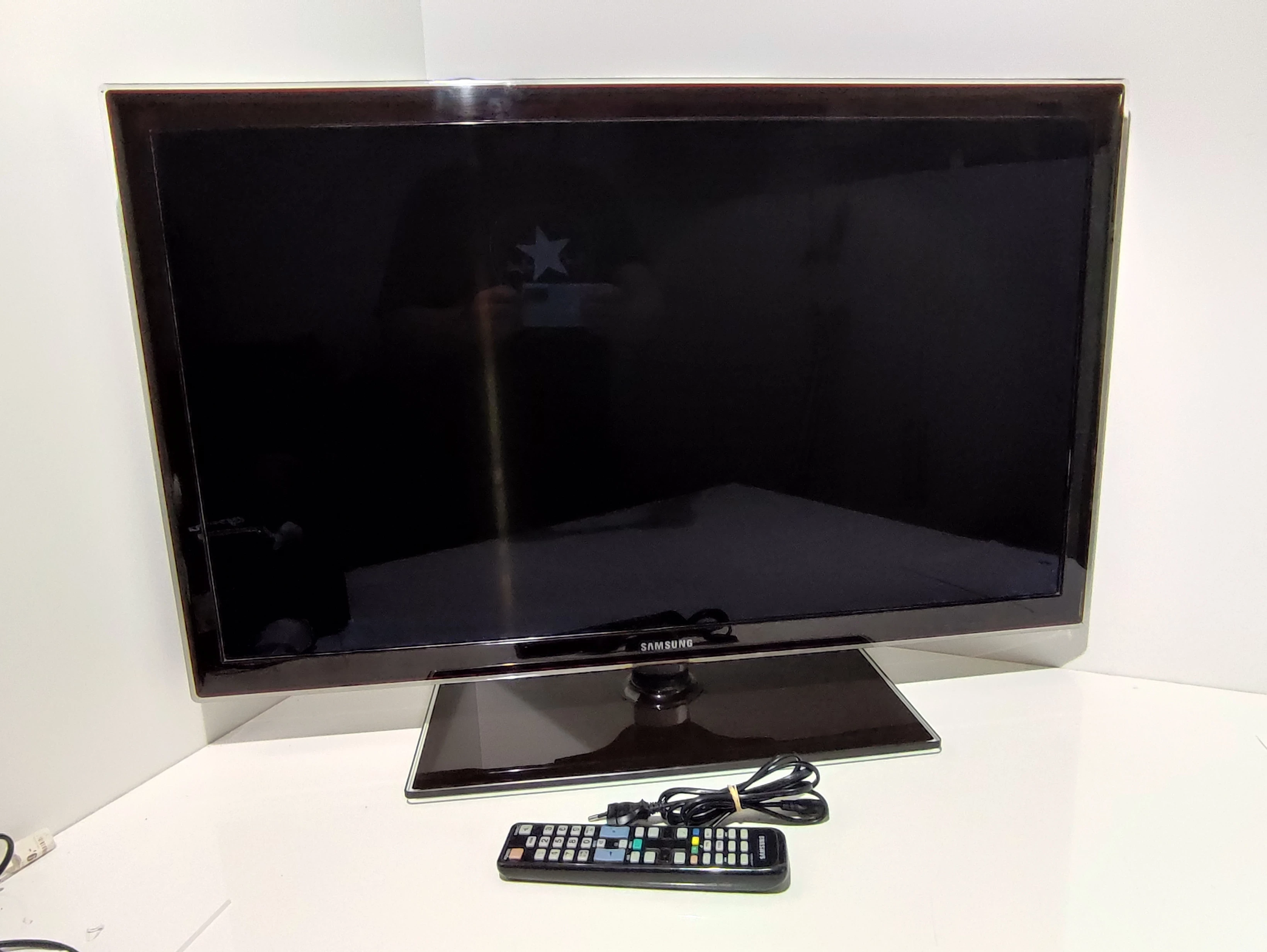 telewizor-samsung-ue37d5500-podstawka-pilot-stan-uzywany