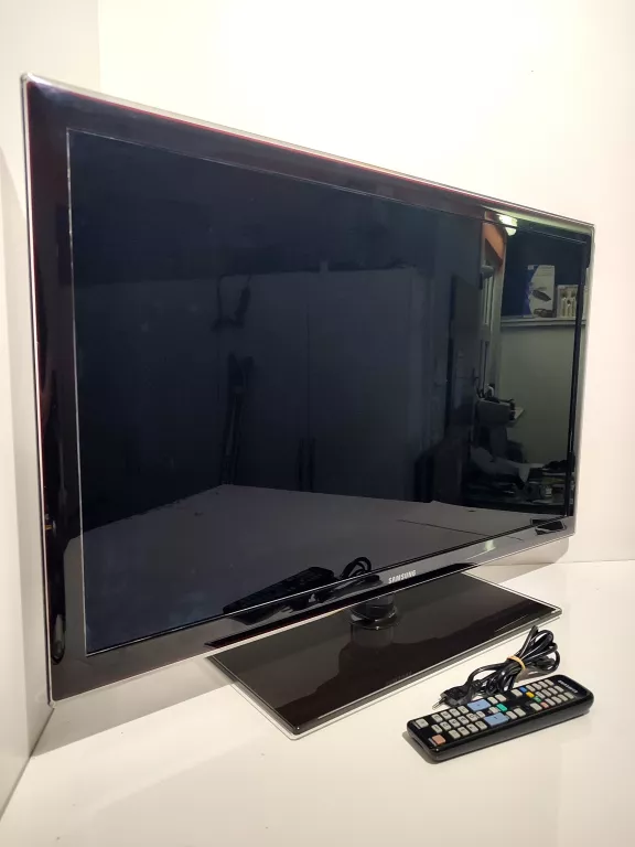 telewizor-samsung-ue37d5500-podstawka-pilot-przekatna-ekranu-cale-37